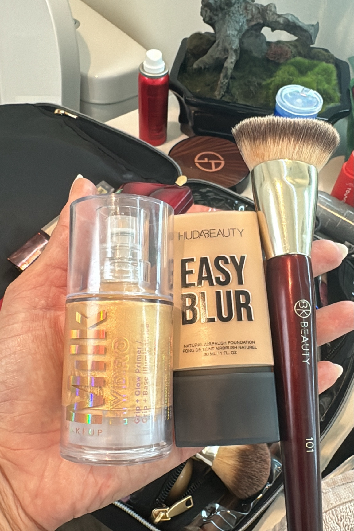 Base I’m loving atm 
Huda East blur in shade 300n
Milk makeup grip & glow primer 
Bk beauty brush 



#LTKCon #LTKBeauty #LTKMidsize