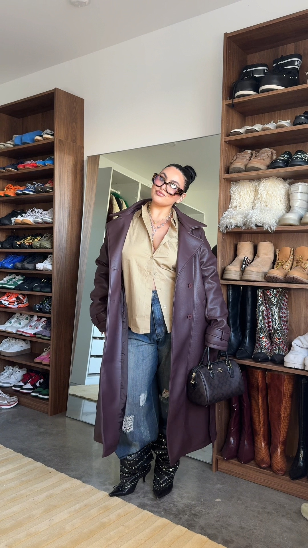 Wearing the trench coats while i can🥹🥹

Street style, streetwear, trench coat, NYFW, winter outfitt

#LTKPlusSize #LTKNYFW #LTKStyleTip