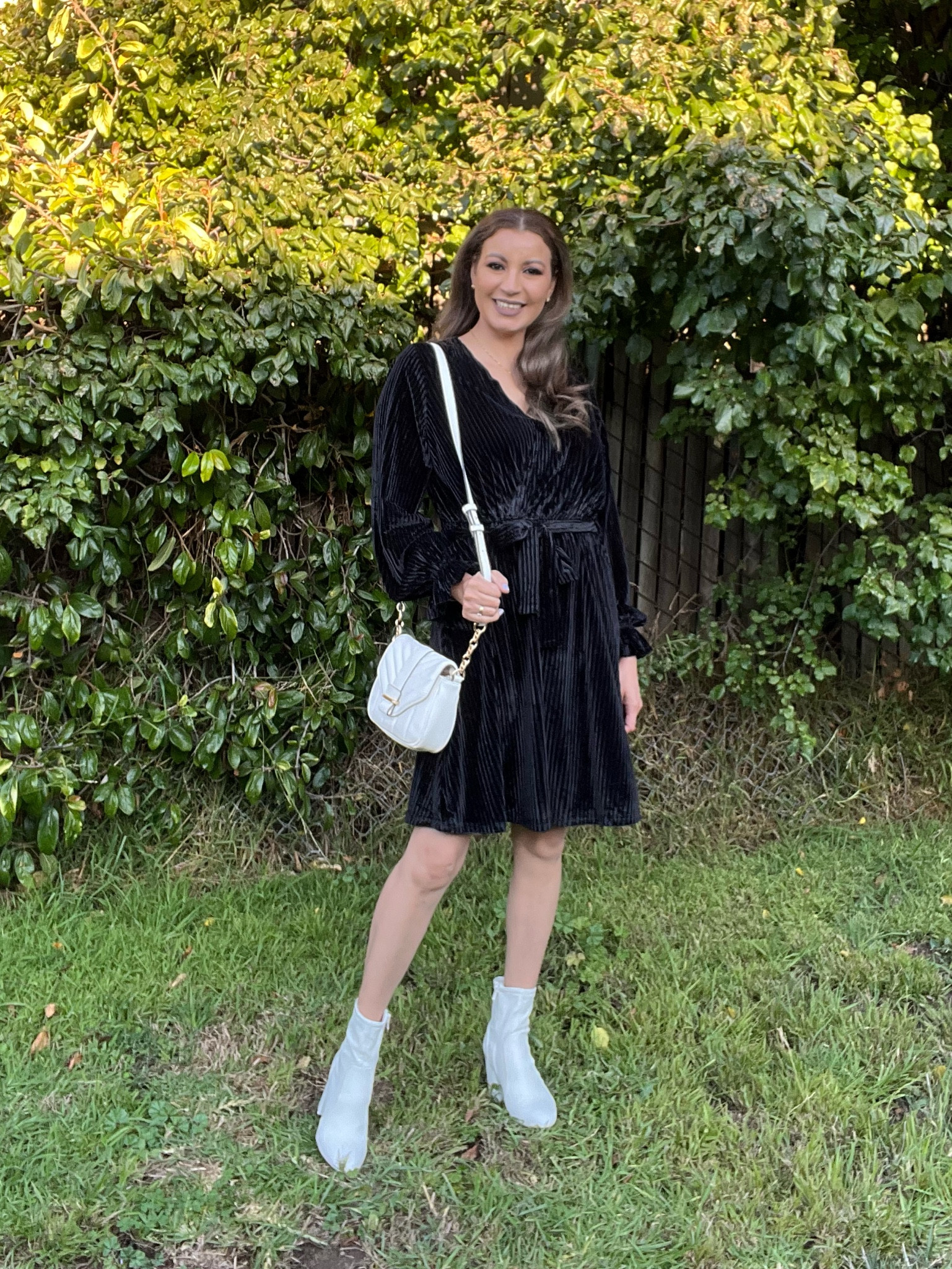 HOTOUCH Vestido de terciopelo para mujer, cuello en V, acampanado, manga larga farol, con cinturón, vestido de fiesta de cóctel

#LTKbeauty #LTKSeasonal #LTKstyletip