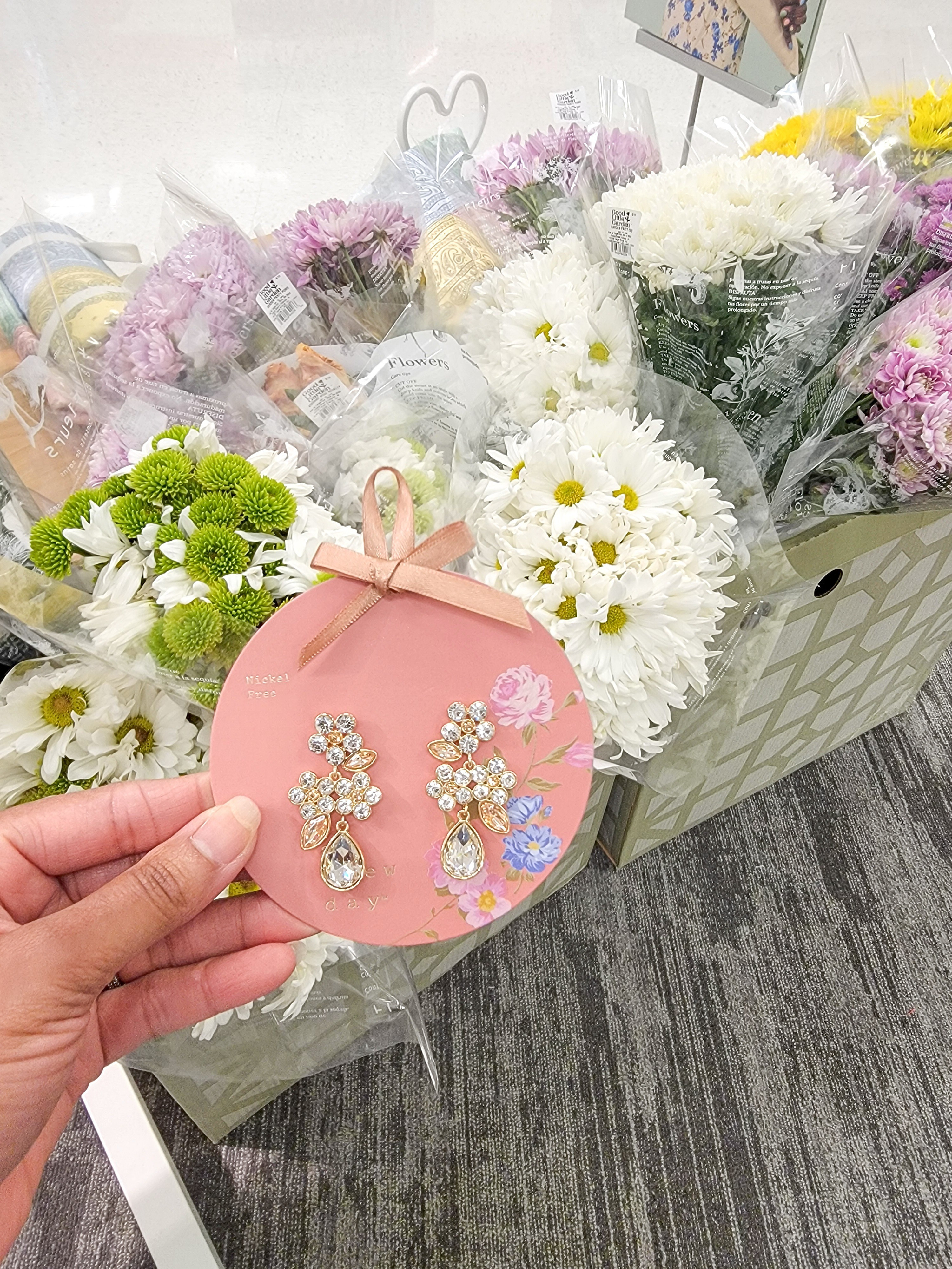 Pretty spring floral earrings 🌸. Comes in multiple colors.

#LTKSeasonal #LTKFindsUnder50 #LTKStyleTip