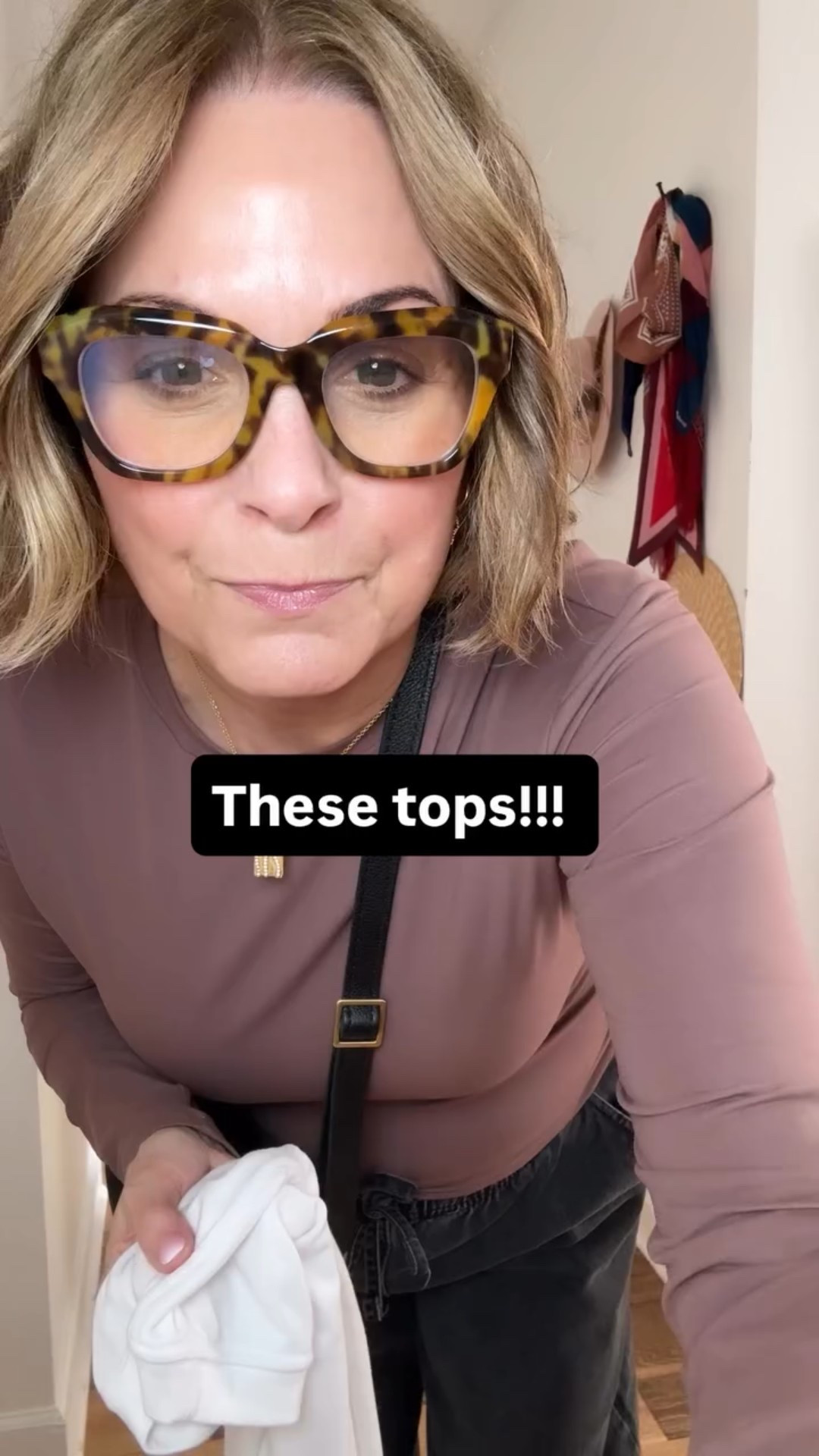 These tops are amazing for lounge wear, working out or traveling! So buttery soft and fit so well. I wear these with jeans, leggings, and sweatpants all the time! @pumiey.us  #loungewear #softtops #lougetops #workouttops