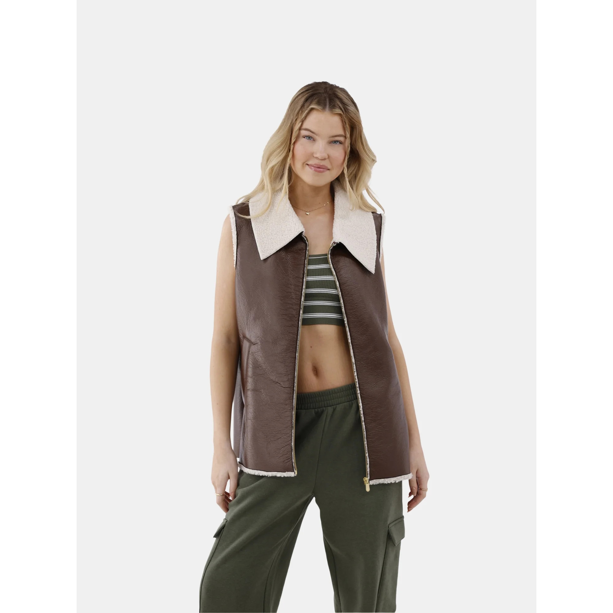 No Boundaries Women's Faux Leather Vest with Faux Shearling Lining, Brown, Size L/XL | Walmart (US)