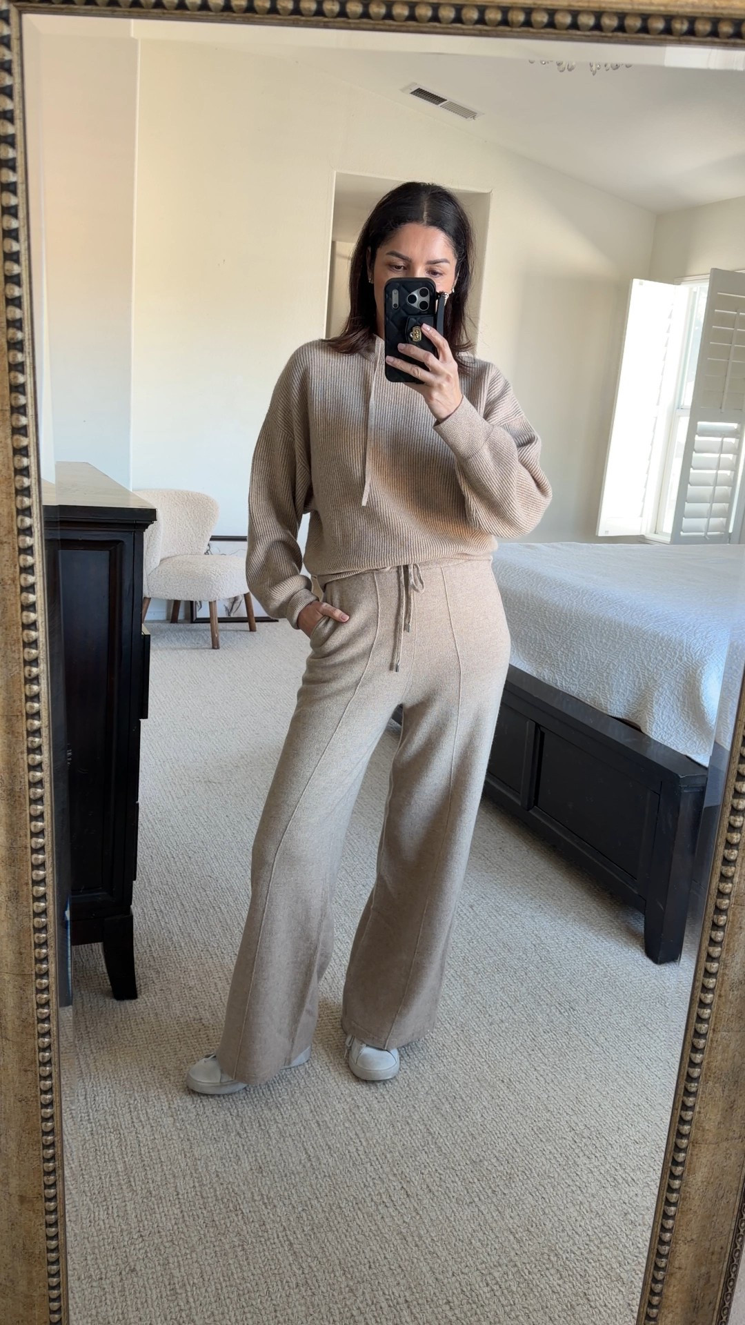 This cashmere set of sweatshirt with detachable hoodie and pants is so  unbelievably soft and cozy . 
Wearing size S on both items
@lilysilk
.

➡️Here are my body measurements for your reference:
Bra: 32C (81 cm)
Waist:26" (66 cm)
Hips: 38" (96.5 cm)
Height: 5'7" (170 cm)
