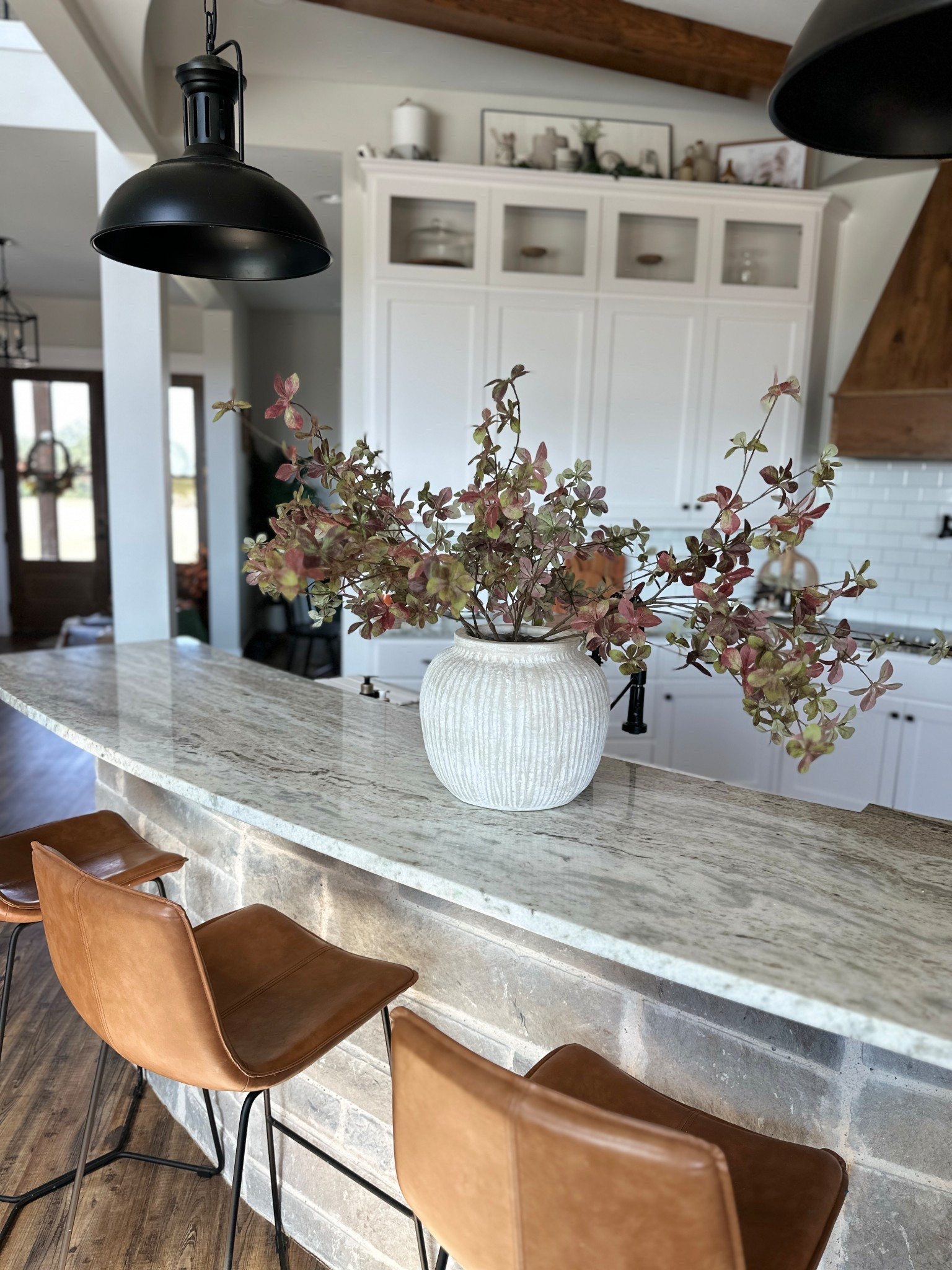 Midday Kitchen Views ☀️💕
#floralarrangement #vase #amazonhome #wayfairhome #homedecor  #kitchen #farmhouse

#LTKFamily #LTKHome #LTKSeasonal