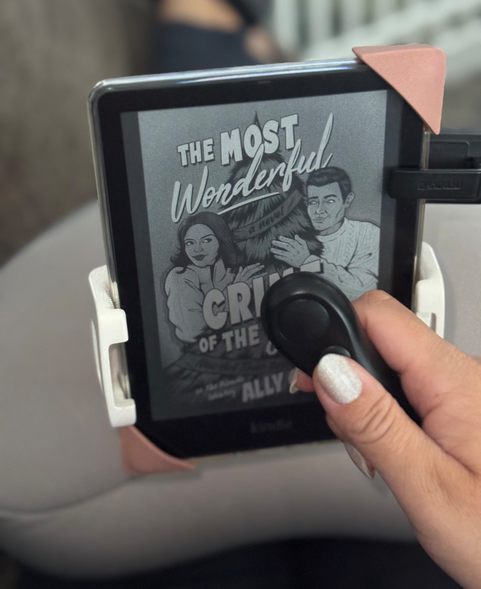 Extra cozy start to the new year, planning to finish this book today and log my first read of the year!

✔️Kindle
✔️Kindle Pillow
✔️Page turner 


#LTKFindsUnder100 #LTKFindsUnder50