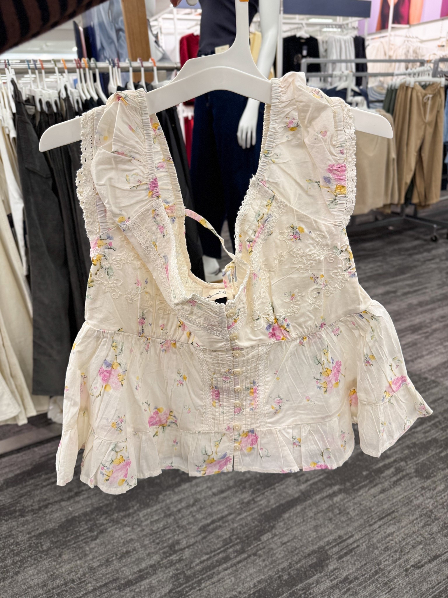 the cutest spring top 

target, target style 