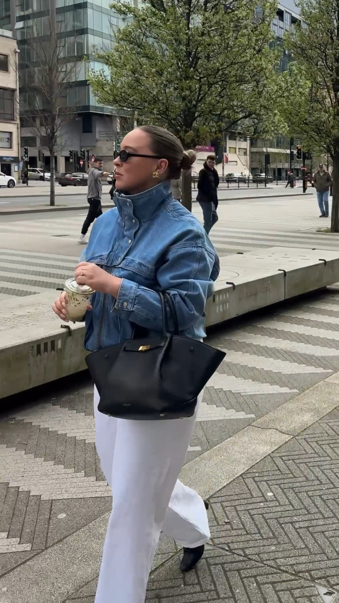 an outfit fit for spring! bloody love a funnel neck! This one is from reserved but I can’t link it here so I’ve added some alternatives! 

I wear a 31 short in the jeans 

Denim jacket / spring jacket / funnel neck jacket / white jeans / Abercrombie jeans 

#LTKspring #LTKjeans #LTKmidsize