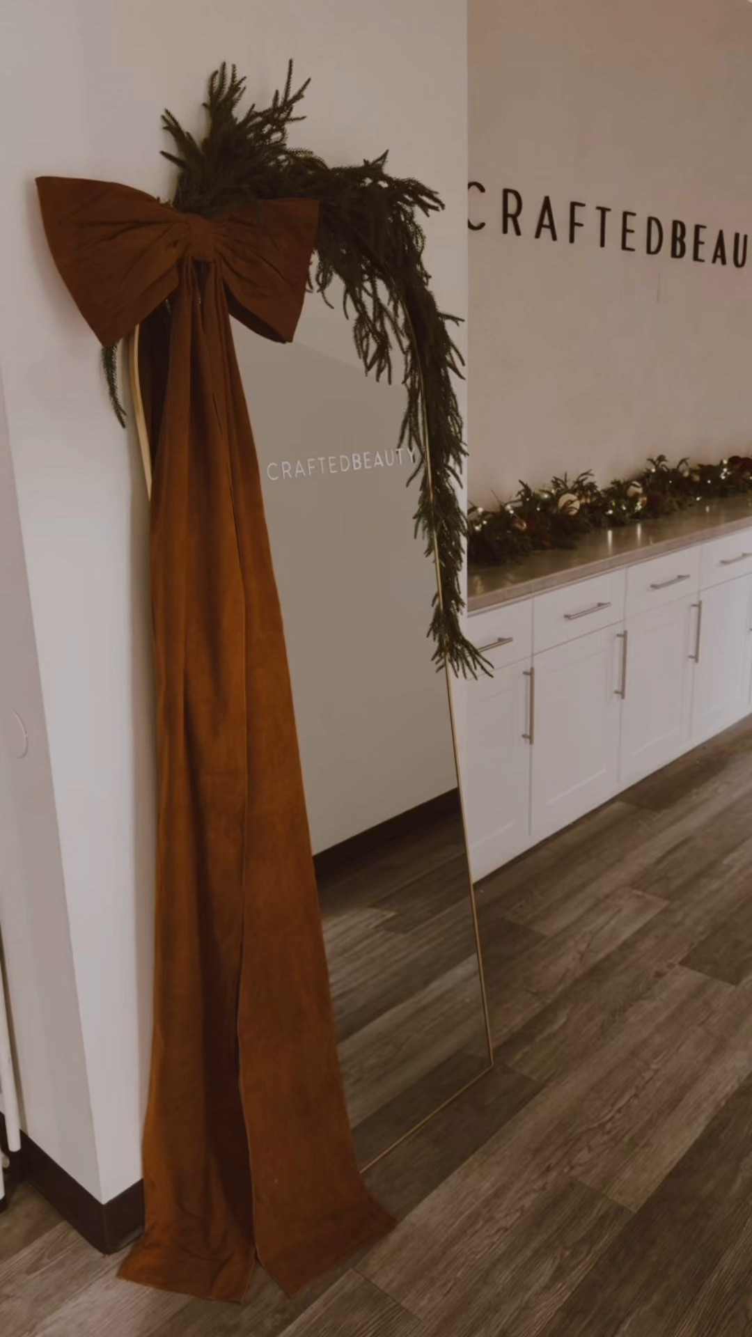 The most beautiful tree bow and garland 

#LTKHoliday