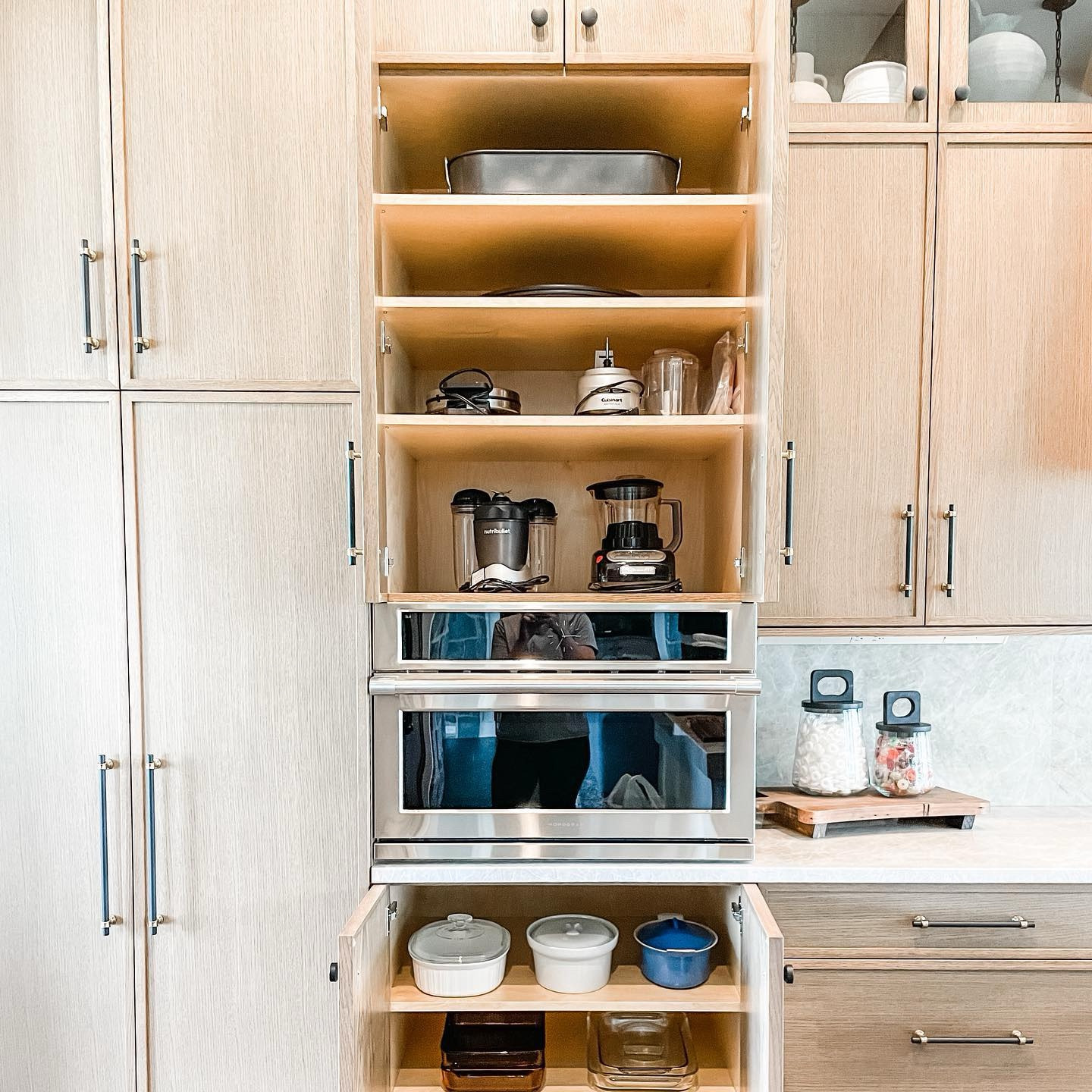 There’s just something about being able to help a client settle into a new home — especially when we can tackle the entire process of unpacking, organizing and beautifying with product that fits the space (and each client’s unique aesthetic)!

This stunning home designed by @shinedesigninteriors was no exception! 

If you’ve got a Fall or Winter move, let’s chat now! 🙌🏼