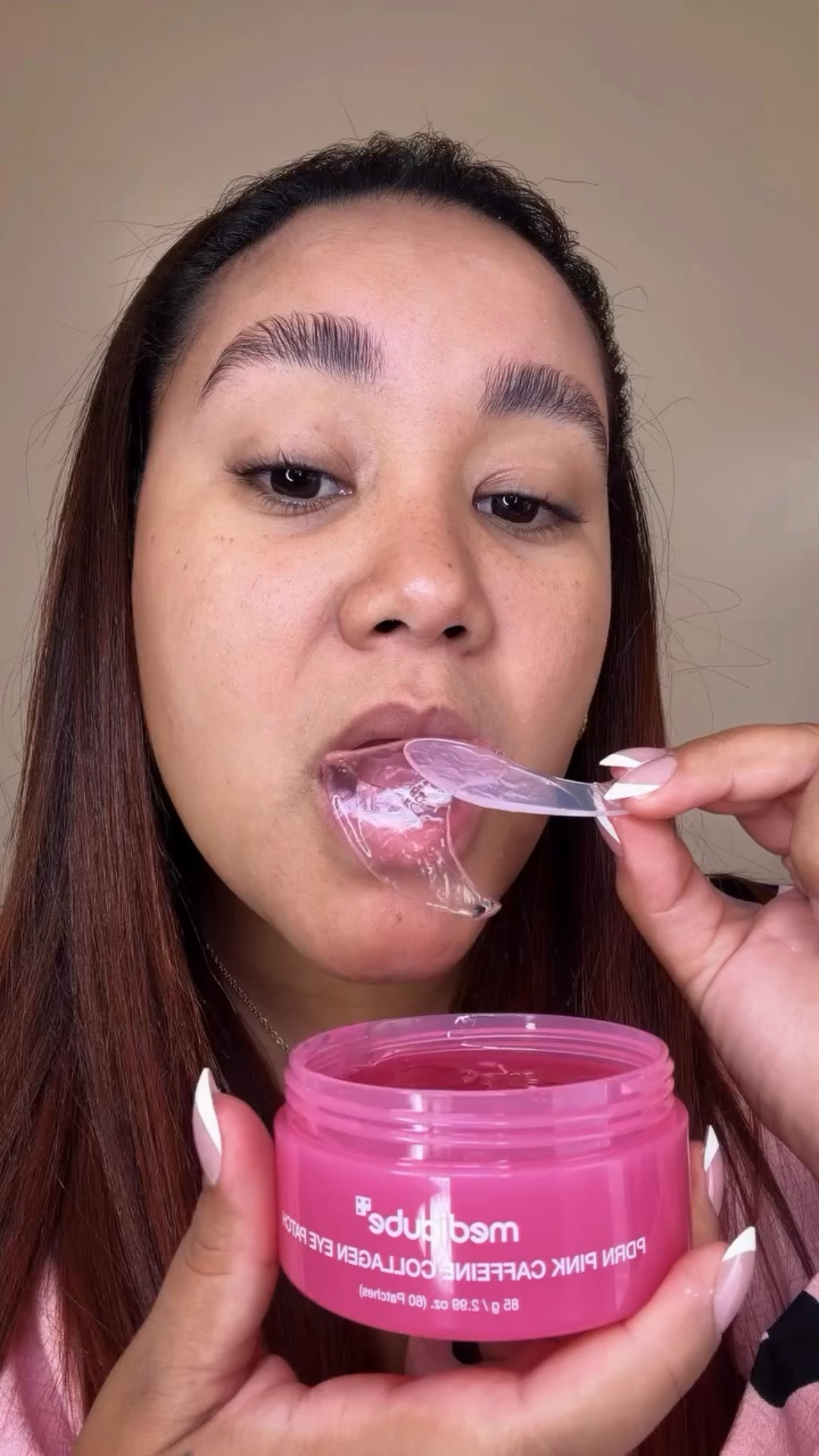 Este “salmón” no es para comer... es para tus ojos 👀 

Usando:

-Medicube PDRN Caffeine Collagen Eye Patch 💗
-Medicube PDRN Pink Peptide Eye Cream 💖
-Medicube Ácido kójico Cúrcuma Vita Eye Gel Serum🧡
.
.
.
.
@medicube_global_official #medicube #eyepatch #undereye