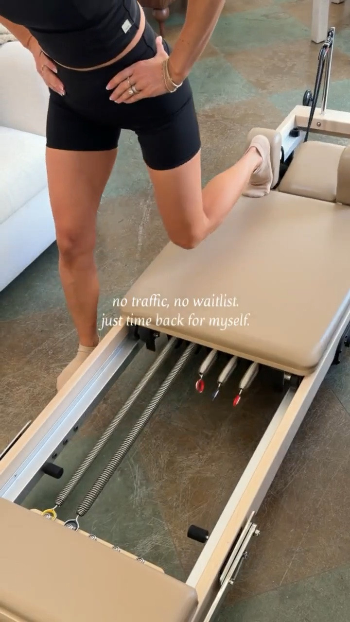 WORKOUT WITH ME ✨
Pilates at home has been such a game changer