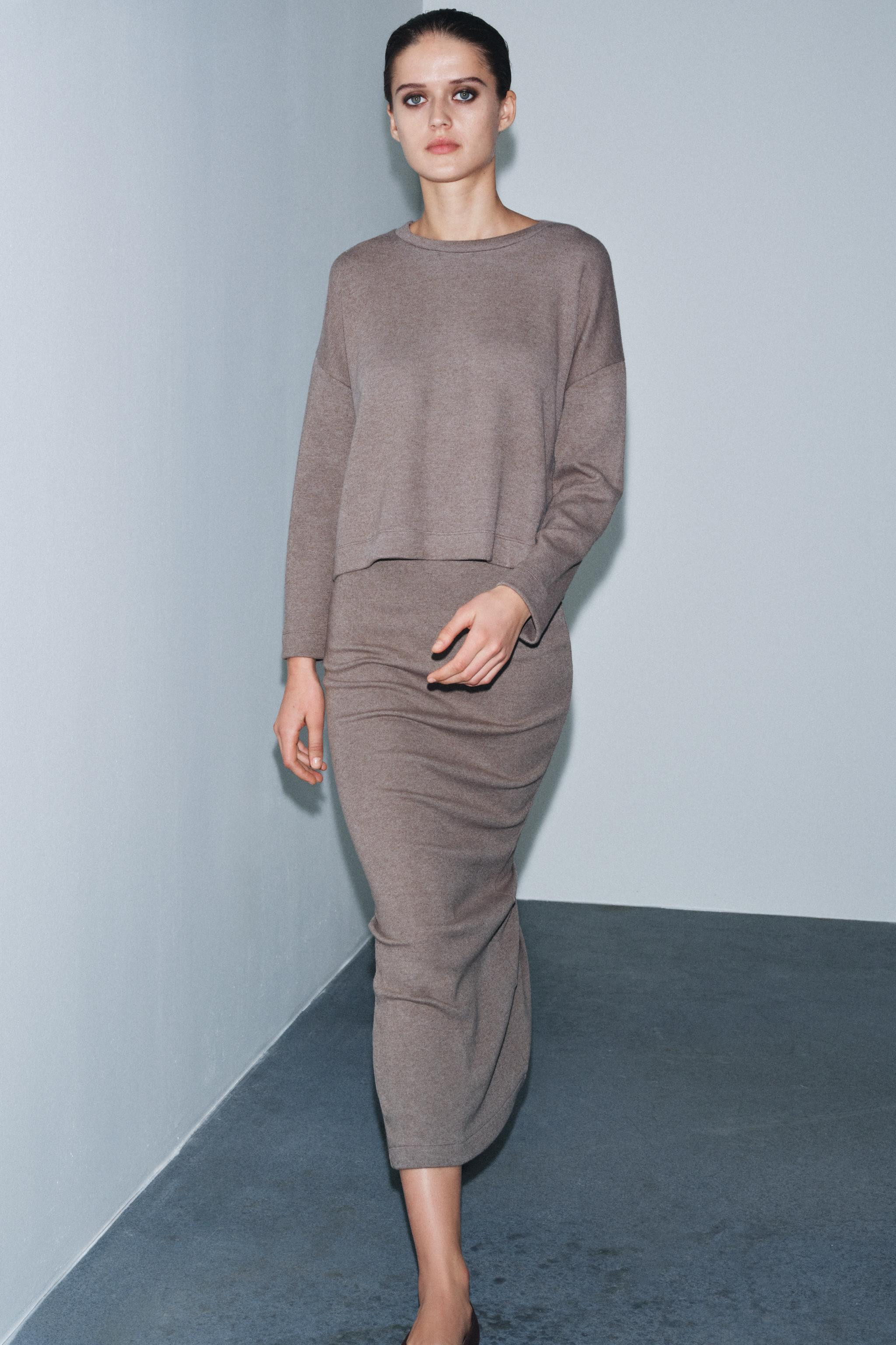 Top made from soft fabric. Featuring a round neckline and long sleeves. Straight hem.Brown marl08... | Zara UK