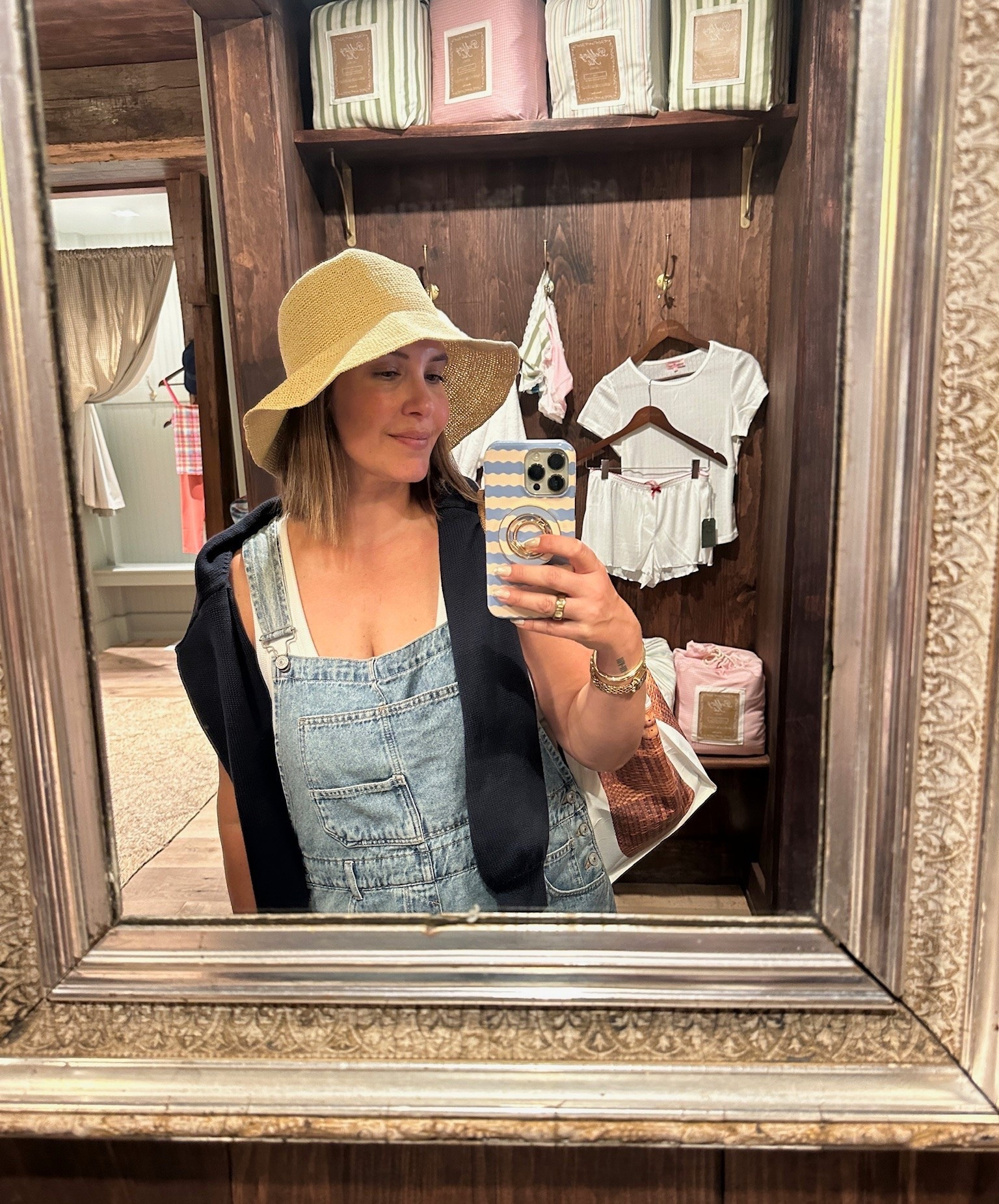 Nantucket shopping OOTD 🤍

#LTKmomlife #LTKootd #LTKOver40