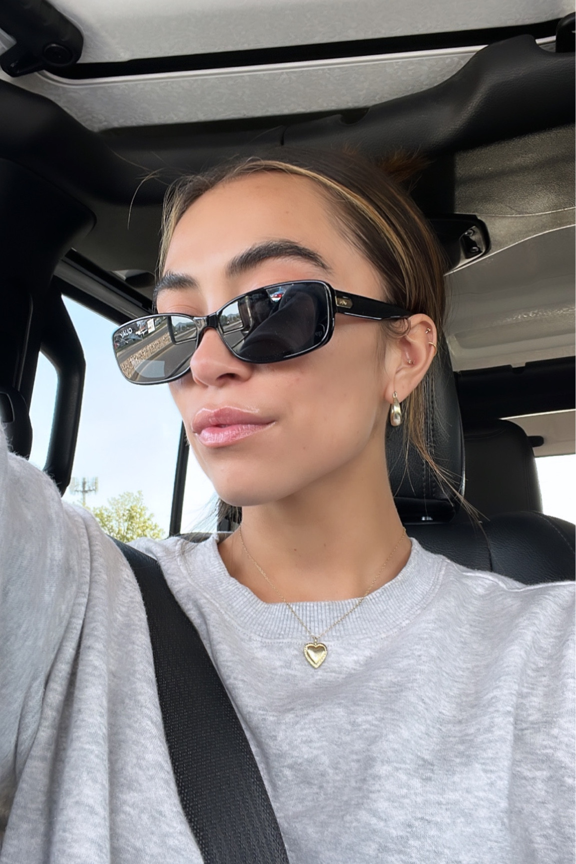 cutest quay sunnies for summer !!!!
