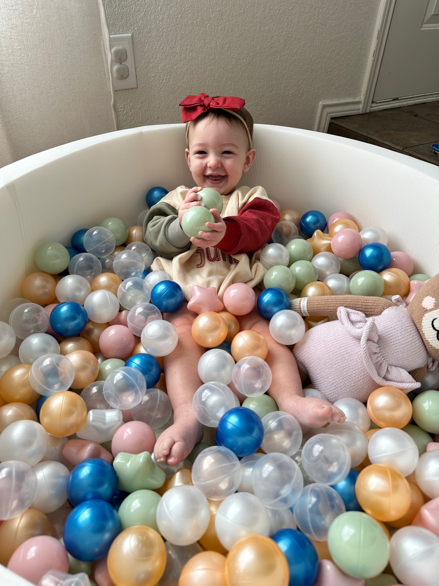 Stevie’s Ball Pit!! We did 300 balls and 100 stars!! 
