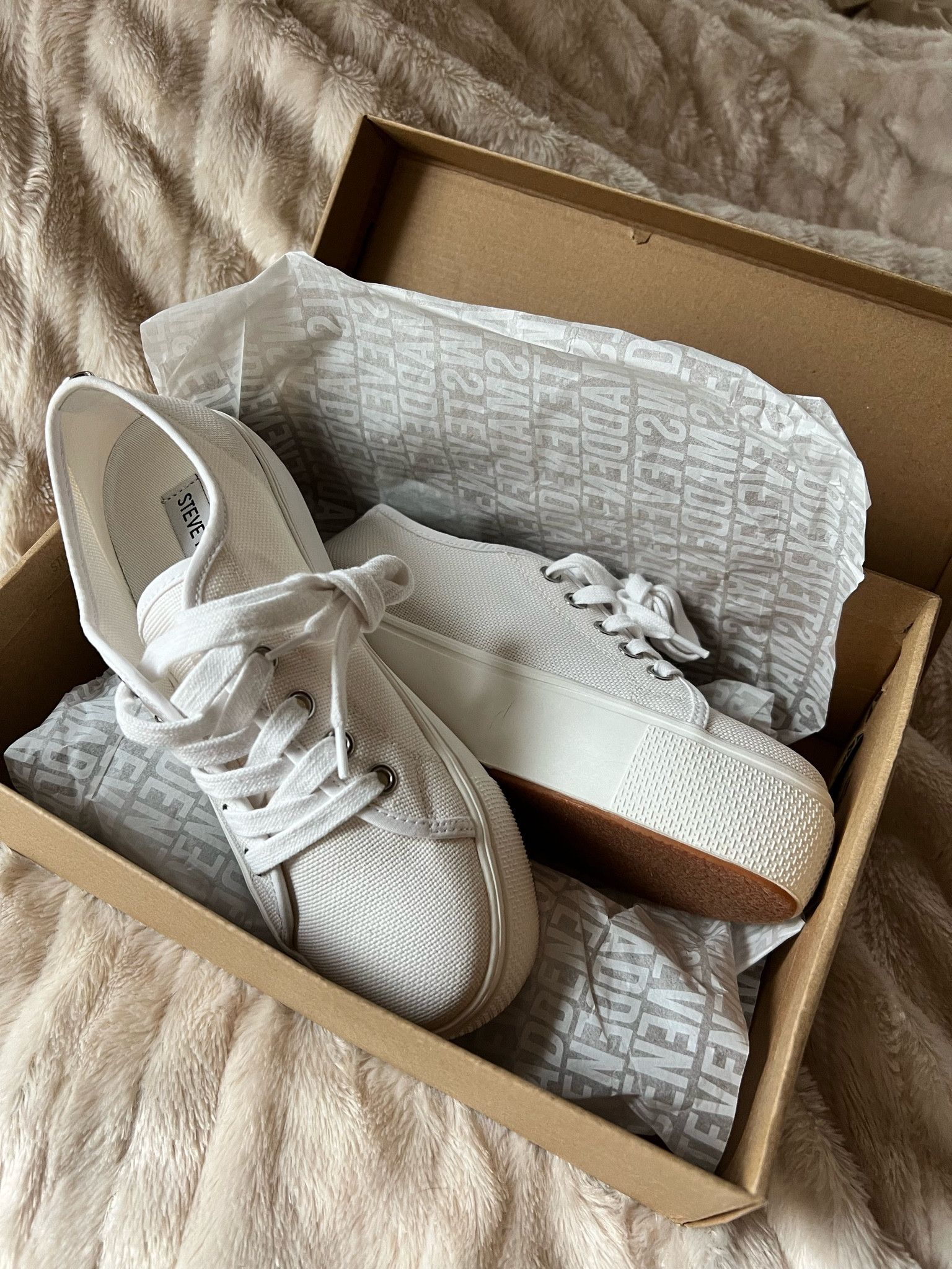 Essential white shoes 🥰 


#LTKWorkwear #LTKFindsUnder100 #LTKStyleTip