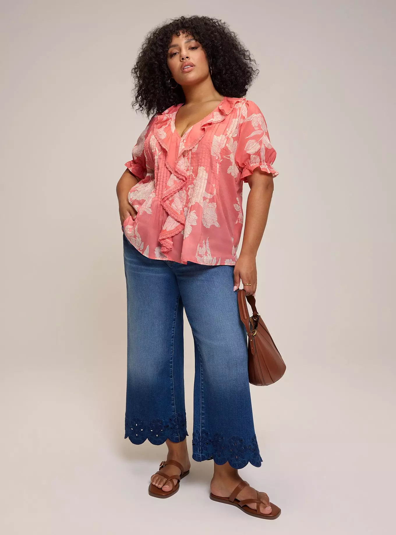 Belle Isle Scalloped Hem Crop Jeans | Torrid (US & Canada)