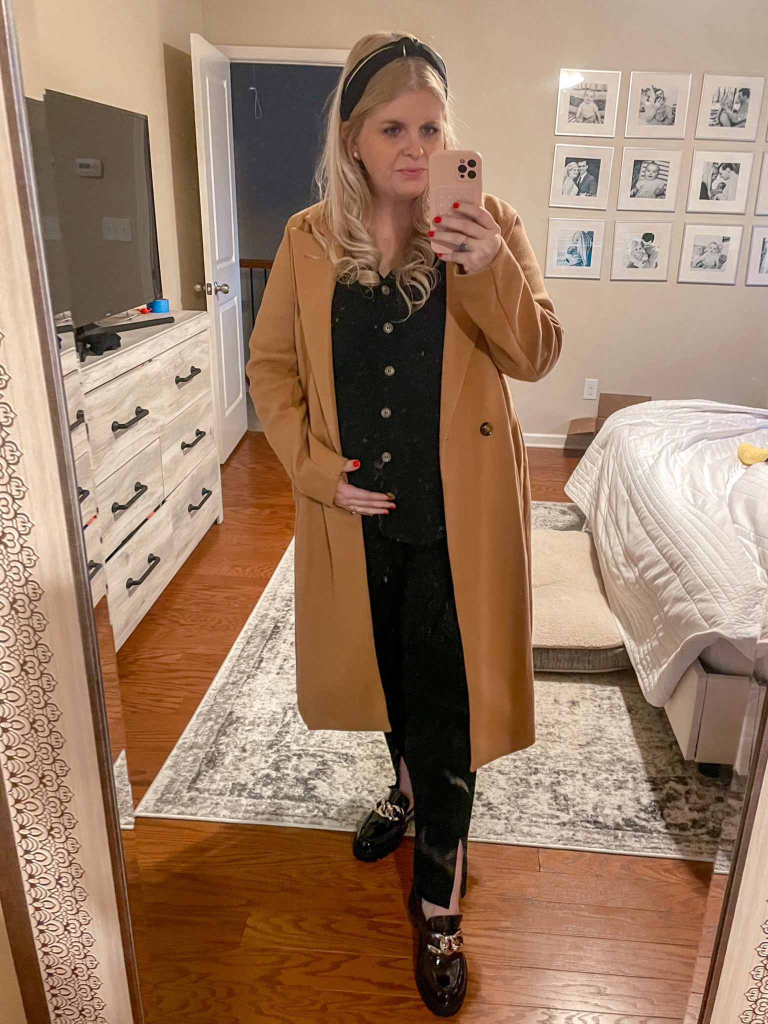 26 week pregnant date night fit in 20 degree weather. 

#LTKbump #LTKSeasonal #LTKstyletip