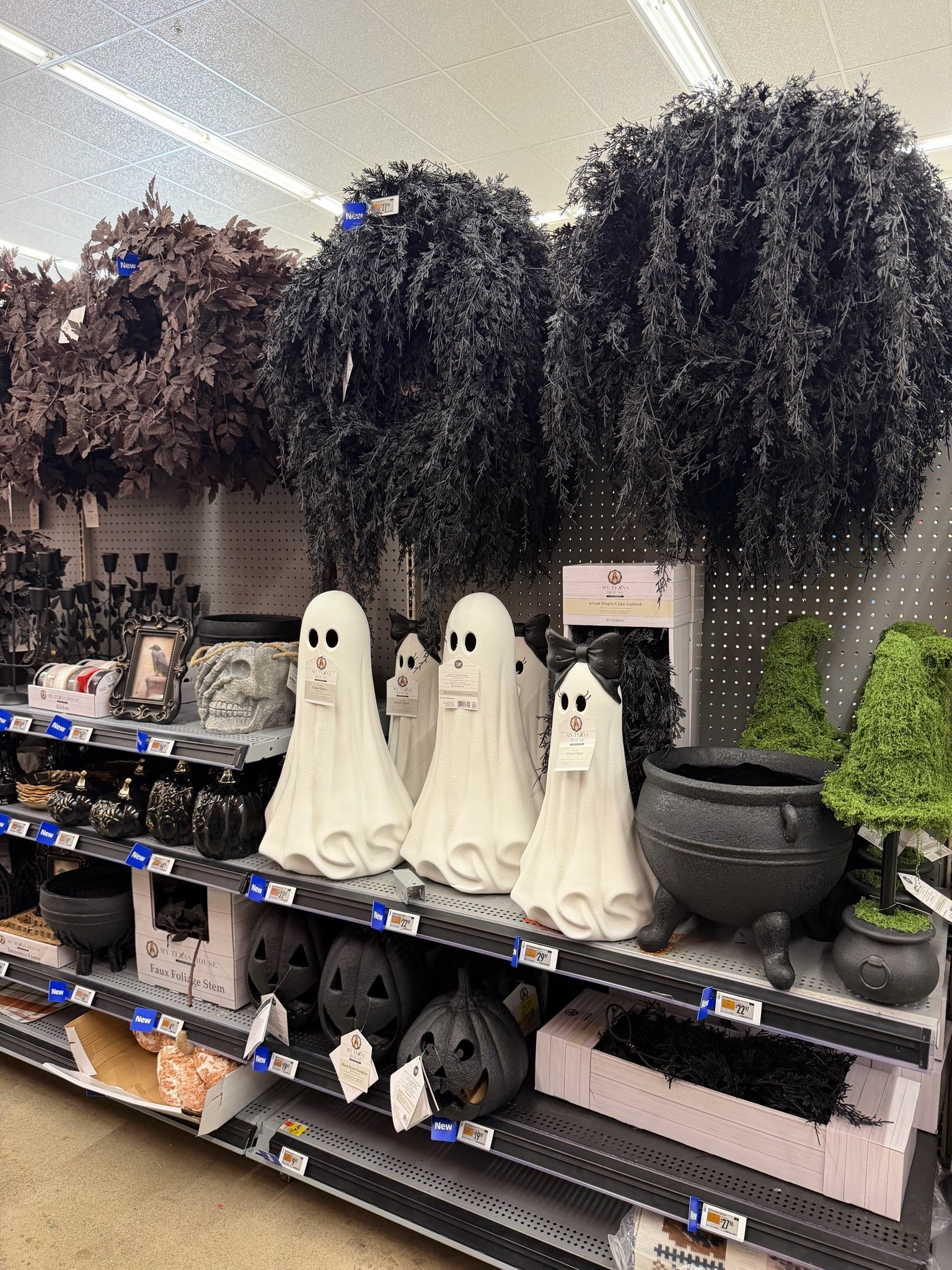 The Halloween decor from MTH is so good this year

#LTKSeasonal #LTKHome #LTKdayinmylife