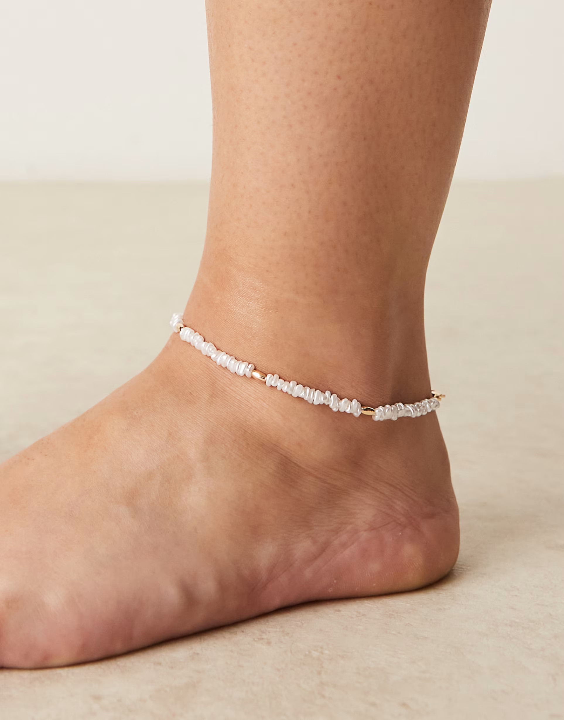 ASOS DESIGN Curve mixed faux pearl anklet with gold beads | ASOS | ASOS (Global)