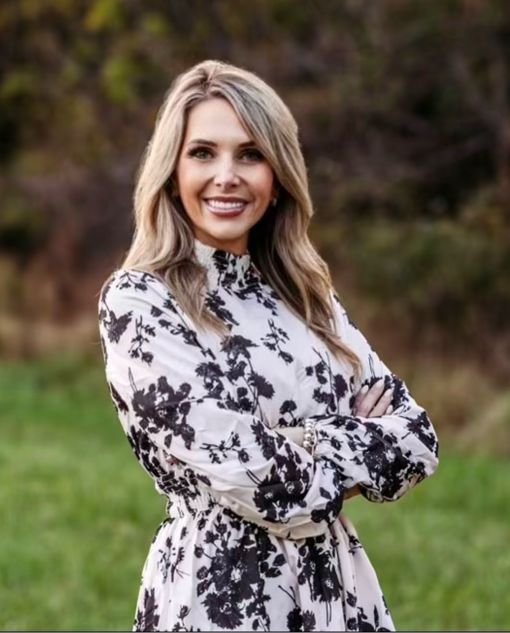 Want to know how I created this look for UNDER $40? Check out the ideas and outfits I wore for this shoot! All inexpensive, yet still gave me that “classy girl” look. I also tagged the outfits I also wore on this day to give you some ideas 👀 #sheinhaul #headshot #looksforless

#LTKStyleTip #LTKFindsUnder50 #LTKBeauty