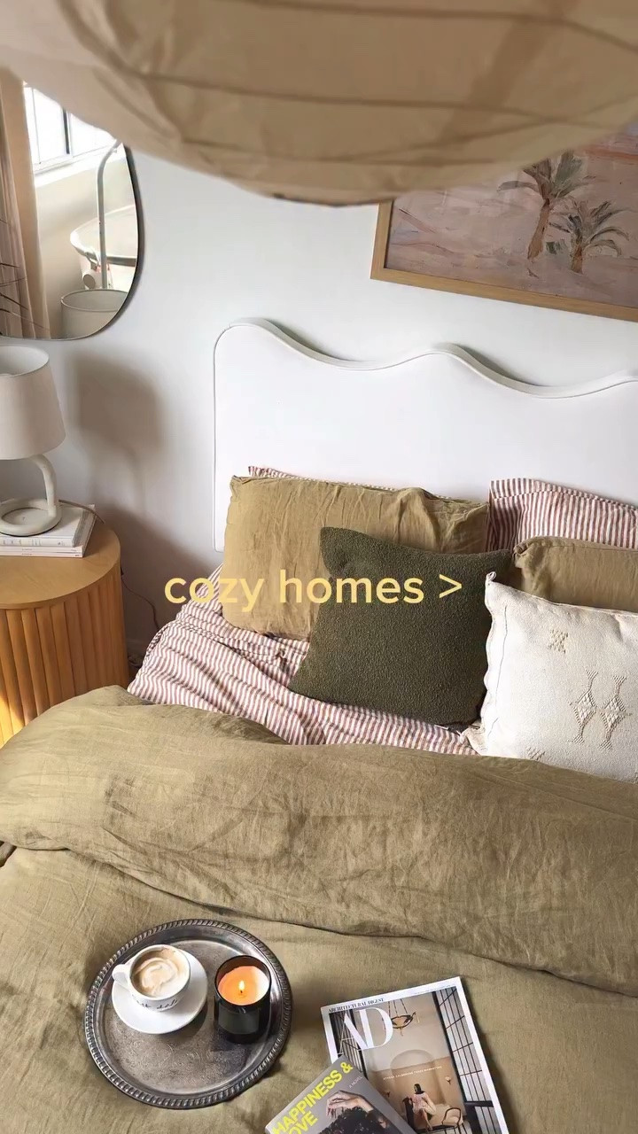 Love me a cozy little corner 🥰✨🕊️ 

 
 
 
 
 
#romanticizeyourlife #colorfulhome  #apartmentdecor #comfortcreator #apartmenttherapy