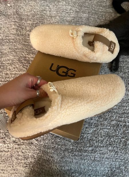 These super plush Ugg slippers are on sale right now for $50. Super light weight so perfect for travel. Got more normal size 7 in women’s or pro tip, that is the same size at a size 5 in big kids and it’s under $50 in the kid version!

#uggsale 
#uggslippers 