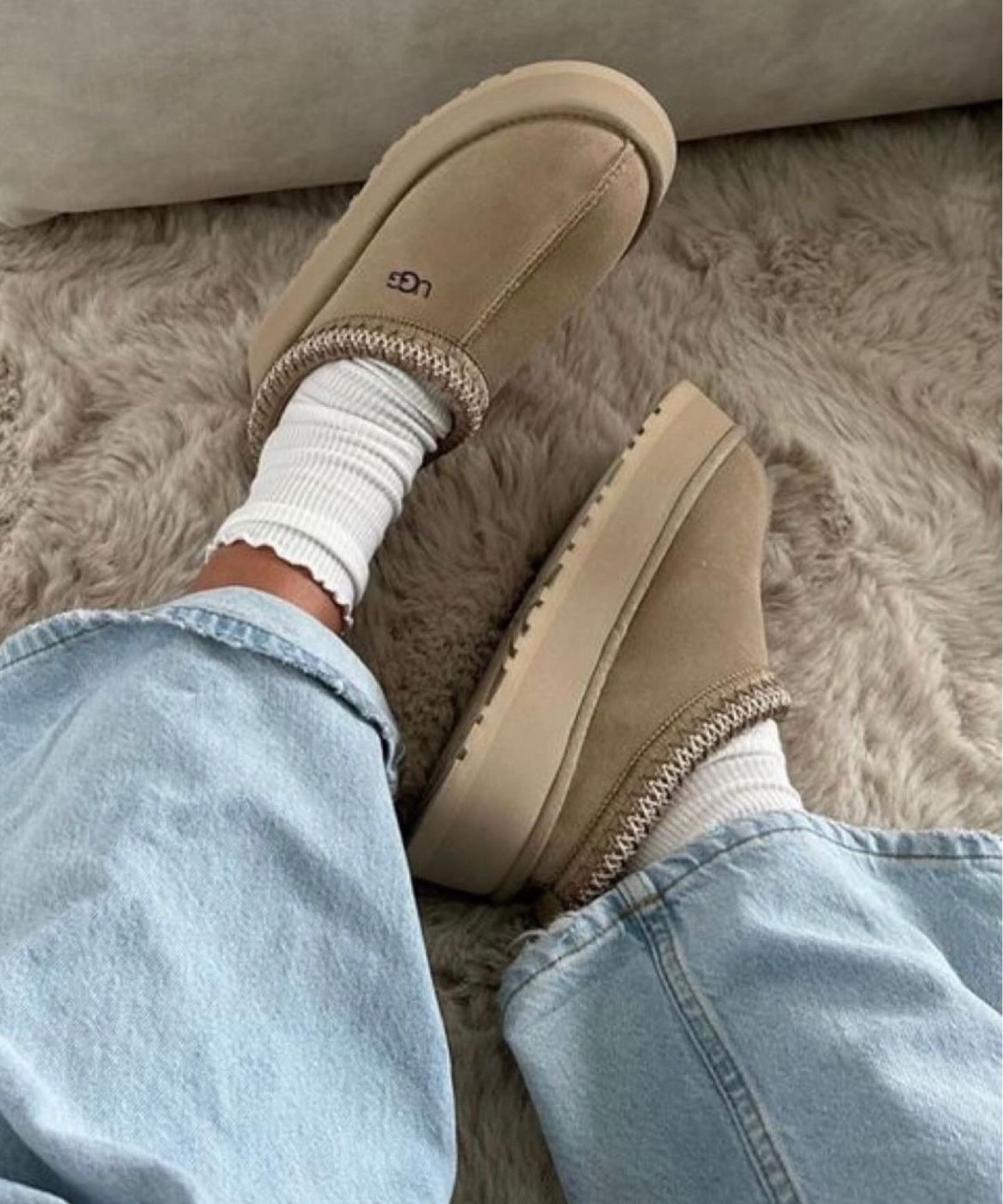 Ugg are a MUSTHAVE for the season! 
I’m obsessed with the mustard seed Color 🙌🏼



Ugg Tazz shoes Ugg slippers Ugg Tazz mustard seed women shoes shoecrush 

#LTKshoecrush #LTKstyletip #LTKSeasonal