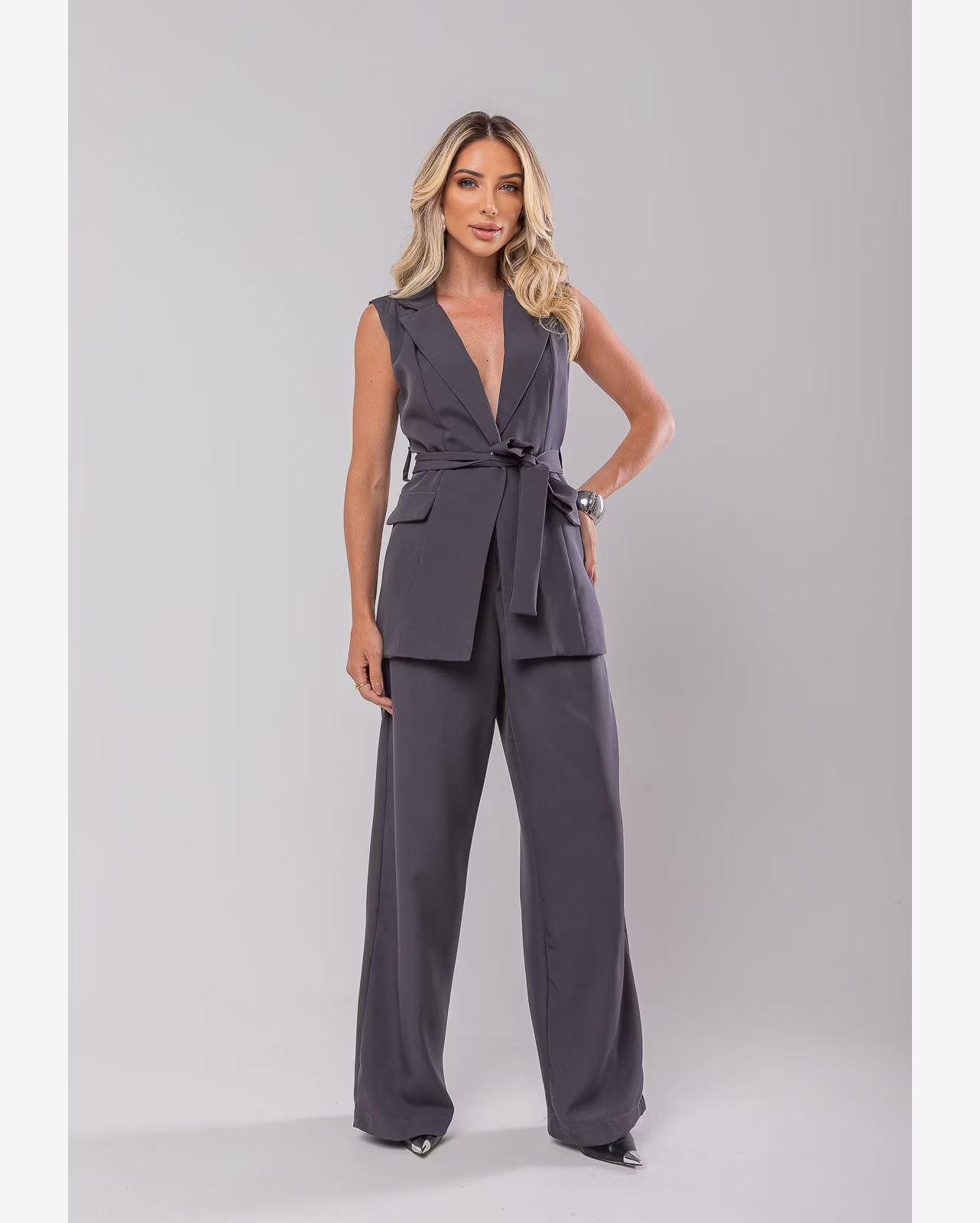 Conjunto Feminino Alfaiataria Colete e Calça Wide Leg  Grafite Salvatore | Riachuelo (BR)