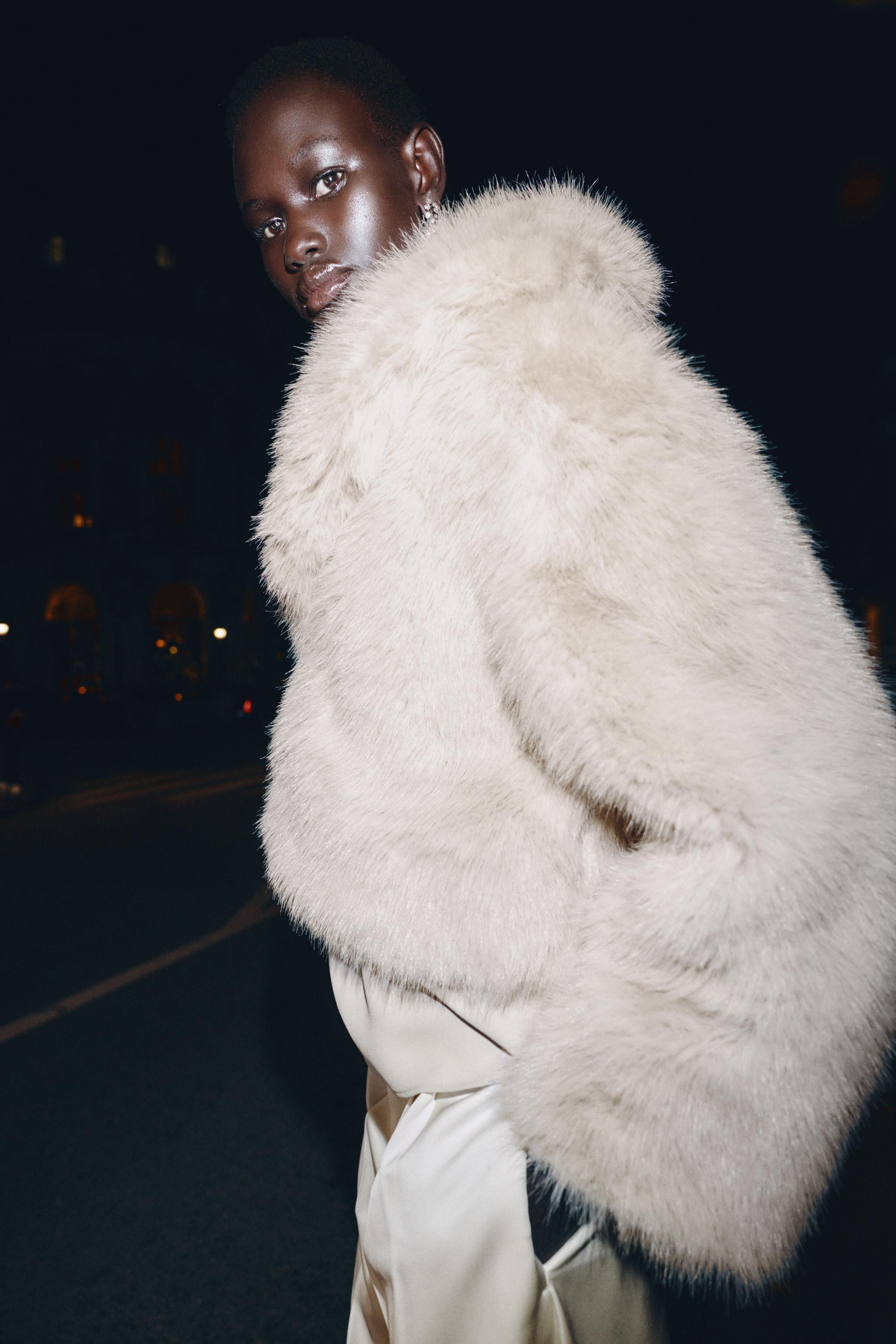 SHORT FAUX FUR LAPEL COLLAR COAT | Zara US