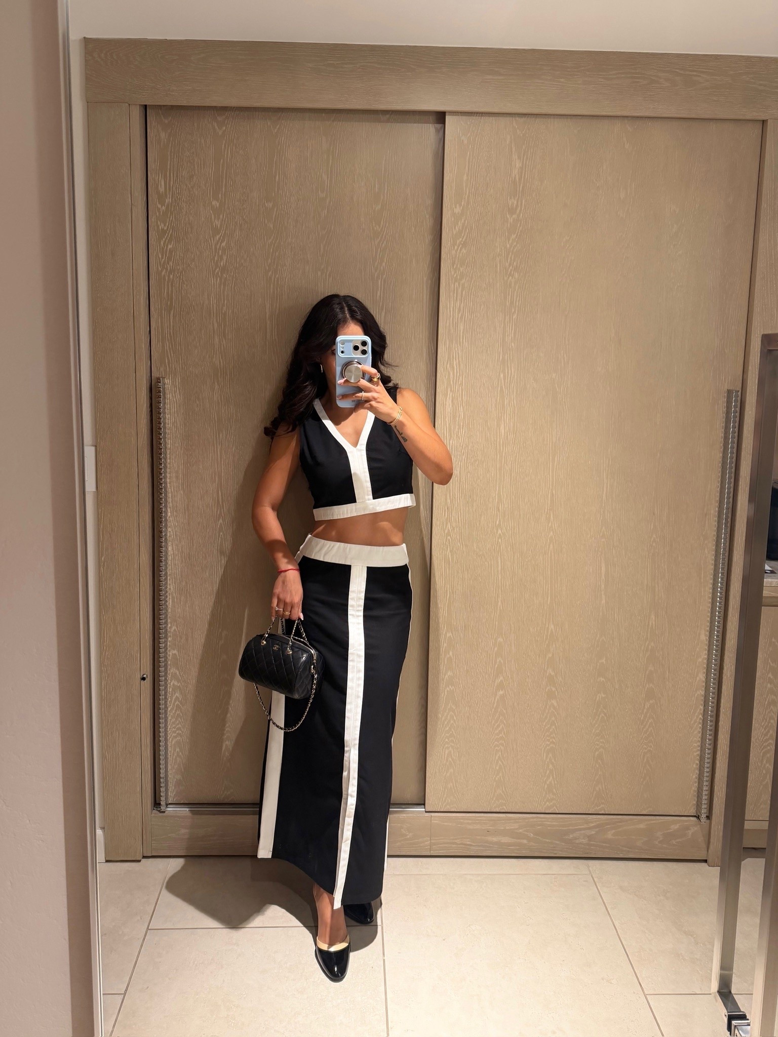 Vacation ootd 🤍

Obsessed with this black & white set from Commense! Wearing size xs for reference. Linking a few more black and white outfits below!


Two piece set, grwm vacation, summer outfit, classy outfit, vacation dinner outfit

#LTKootd #LTKgrwm #LTKSeasonal