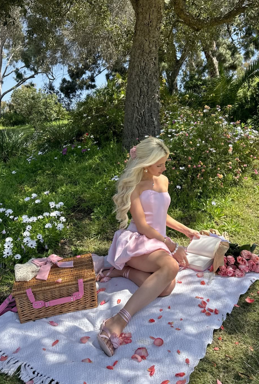 finally picnic season again 🌸🧺🌷🧚🏼 

 #LTKootd #LTKSeasonal #LTKSaleAlert