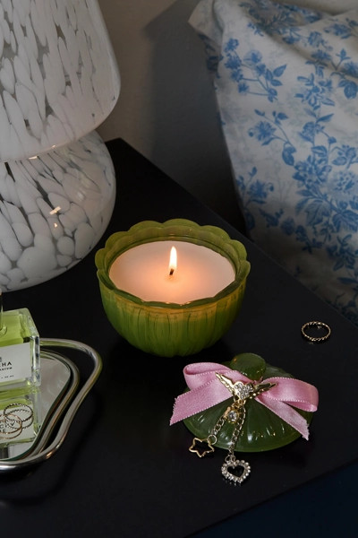 Kimchi Blue Petal 5 oz Candle | Urban Outfitters (US and RoW)