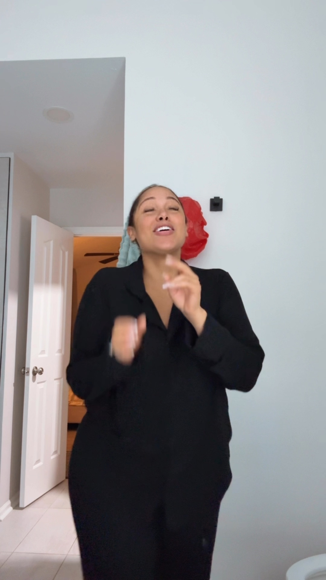 I’m wearing a large and tall they are sooo goood. #skims #cozy

#LTKVideo #LTKfamily