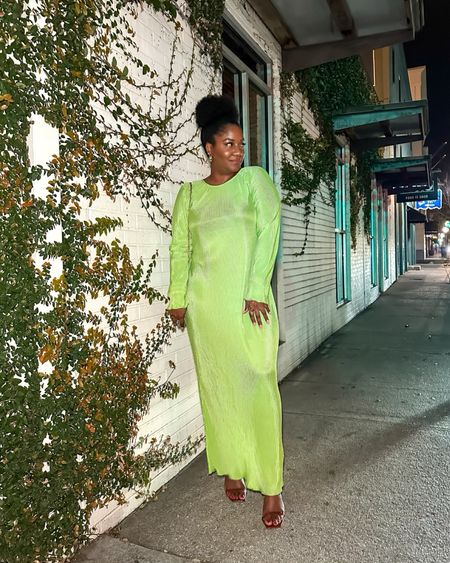 This amazon dress is absolutely stunning, and I love the color! 💚Sized down to a medium. #founditonamazon

Maxi dress, wedding guest dress, event dress, amazon dress, amazon fashion 

#LTKfindsunder50 #LTKwedding #LTKSeasonal