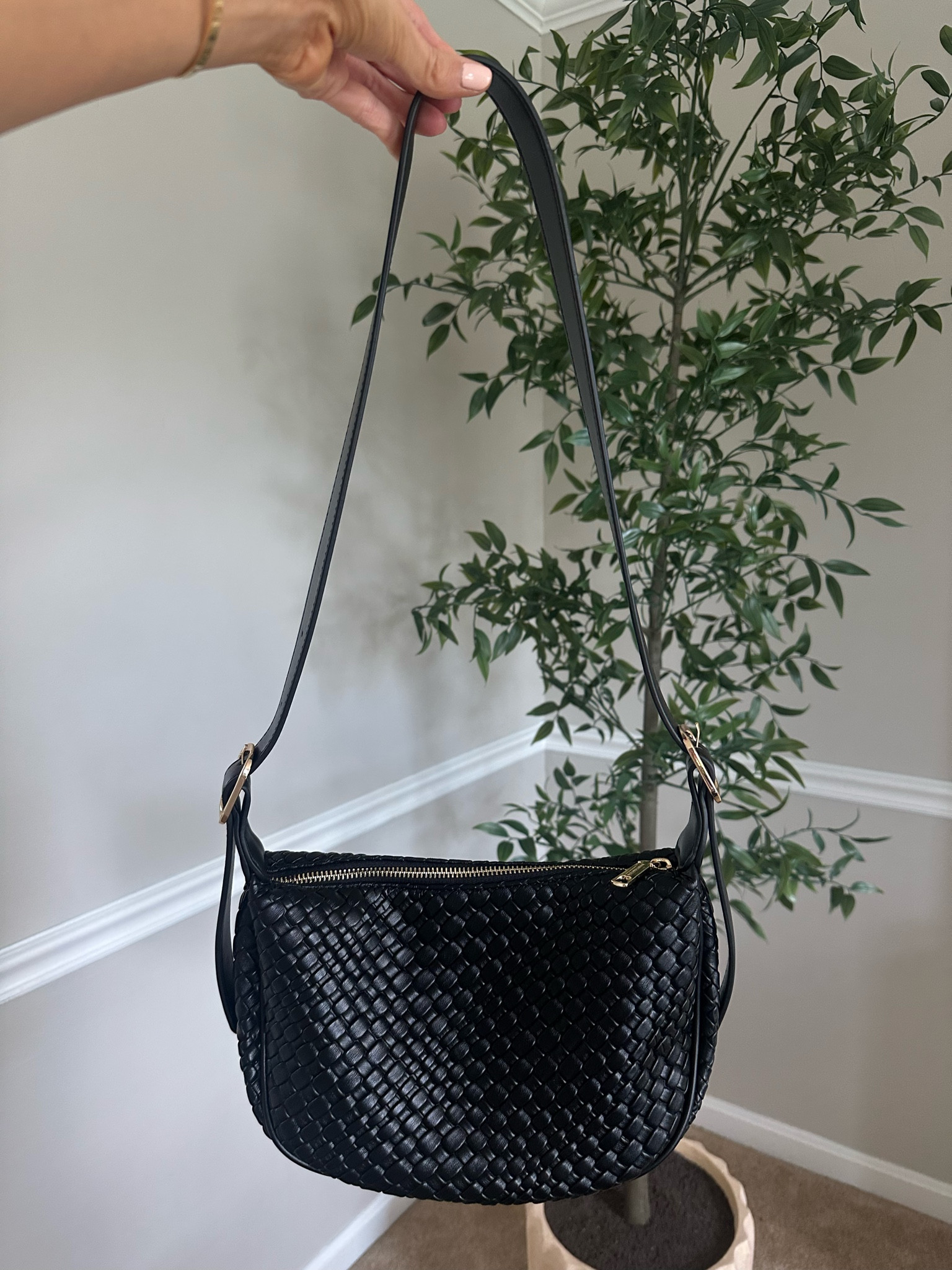 New amazon woven bag! $30! She’s a cutie and good quality. It came wrapped so nicely, even the strap and zippers were wrapped. Strap is super adjustable so you can wear shorter like a belt bag or longer. LOVE!! 🖤

#LTKItBag #LTKSeasonal #LTKFindsUnder50
