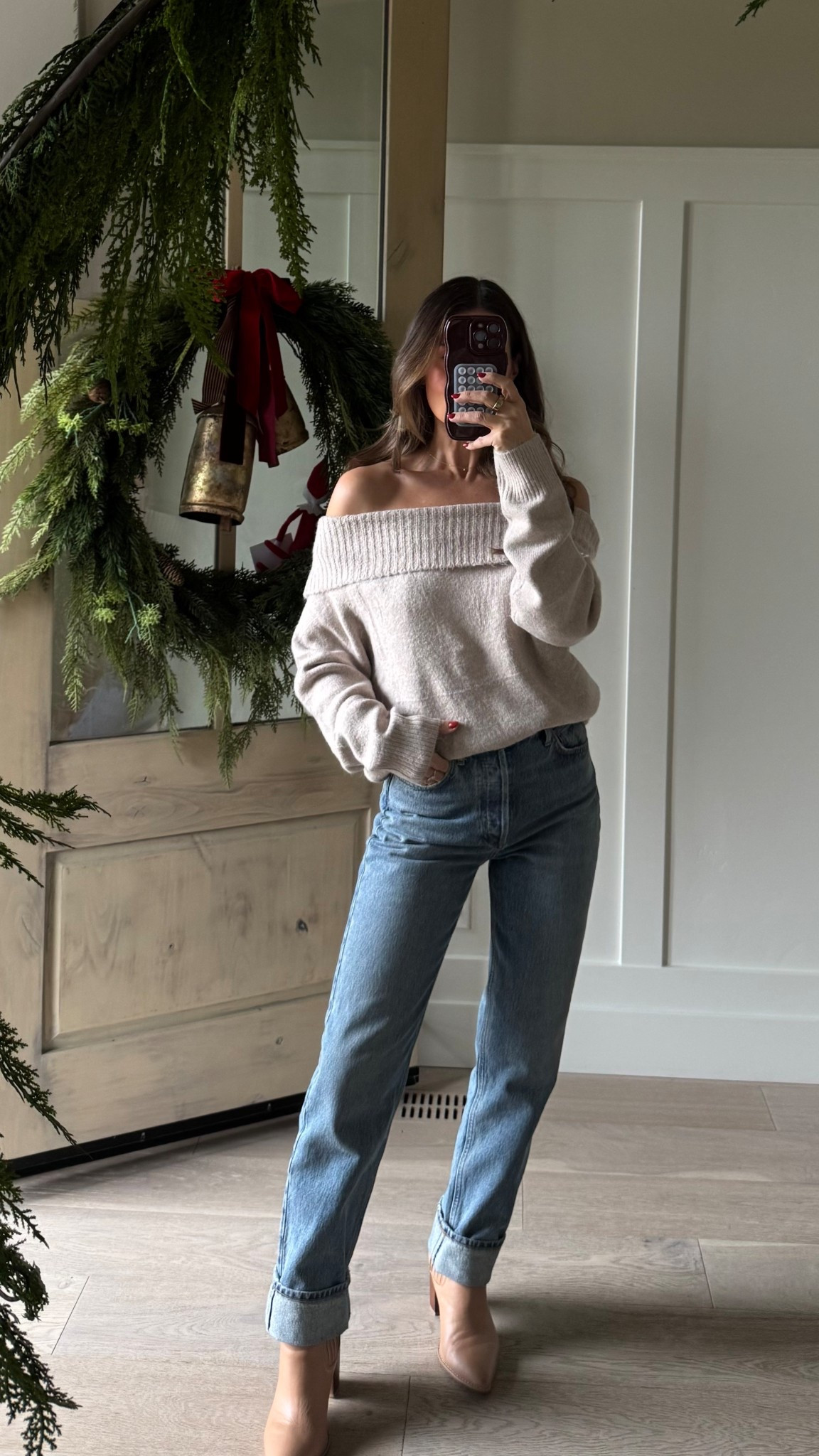 daily outfit links! love this sweater— it’s so soft and can easily be worn on or off the shoulder! paired with good denim and a cute pair of boots! Size xs in sweater & 24 in jeans 