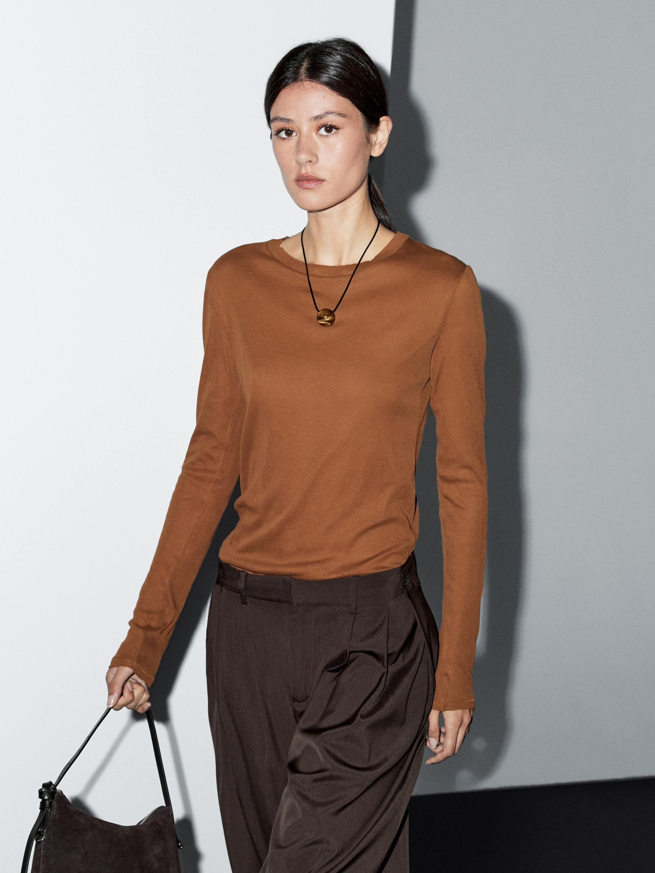 Leichtes Shirt mit Kragendetail | Massimo Dutti DE