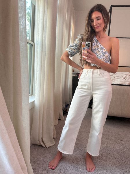 White jeans outfit, summer outfit, brunch outfit 