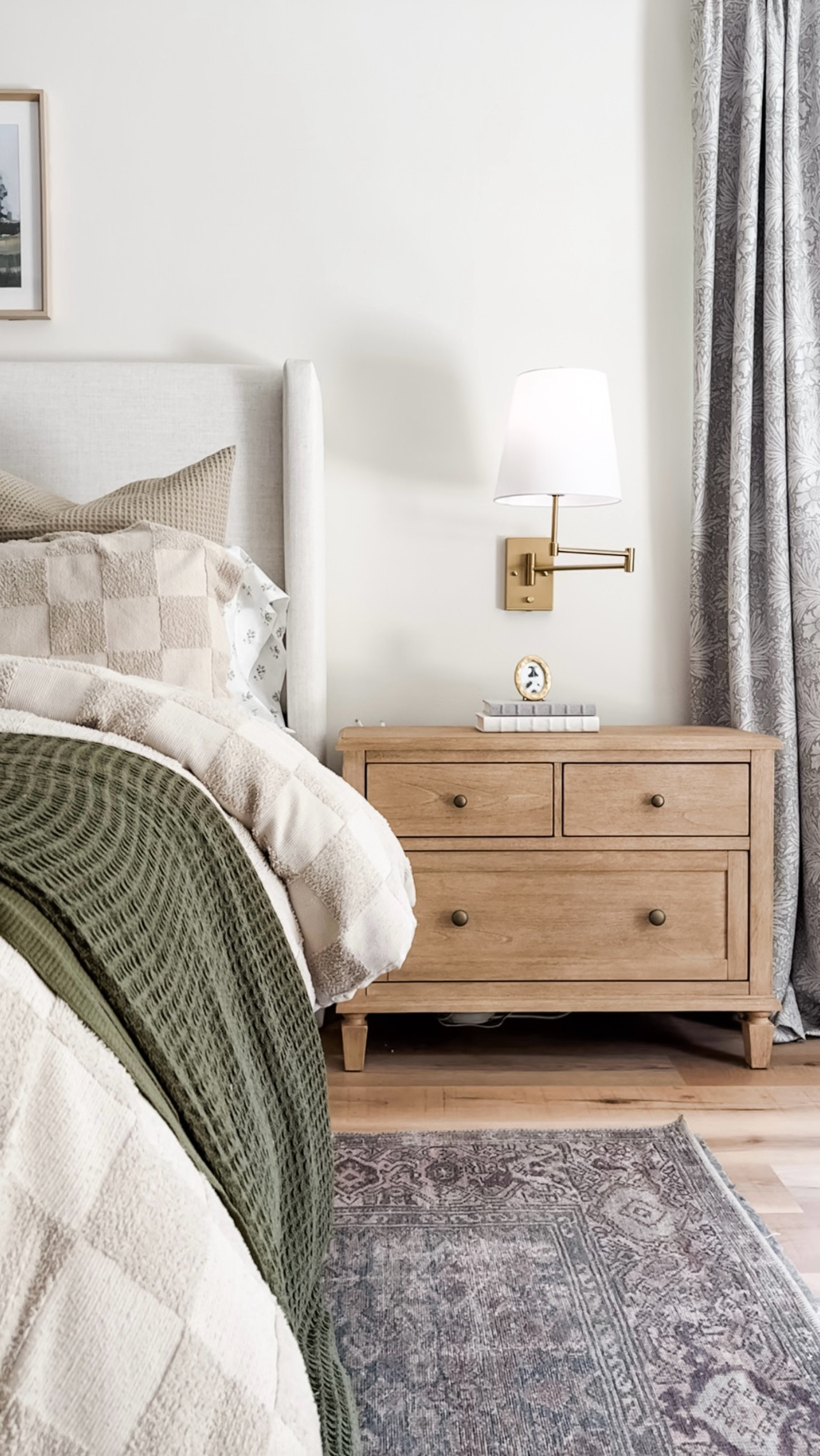 These swing arm lamps can be hardwired OR plug in but we took it a step further and went full wireless with rechargeable bulbs. Instant cozy glow! ✨

Amazon finds | Amazon home | gold lamps | bedroom lamps | gold scones | bedroom sconces | Amazon home finds | wireless lights | wireless lighbulbs

#LTKHome #LTKStyleTip #LTKFindsUnder50