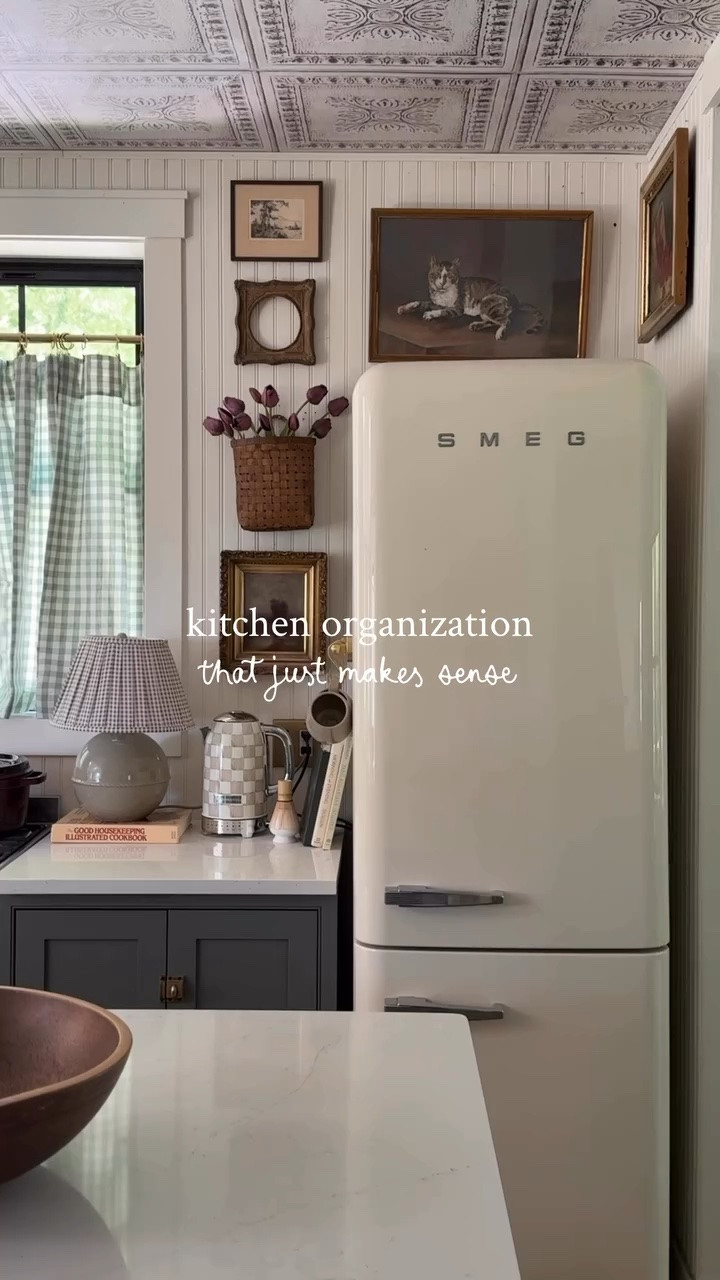Nothing crazy, just a few simple things I did recently to make our kitchen feel tidy and I have been loving them! 🫶🏼 Comment “kitchen organizing’ and I’ll send you the links to everything! I used 3m strips for the towel hooks and it worked perfectly, no drill needed!

#kitchenorganization #kitchenhacks #organizedhome #cottagekitchen #homeorganizationideas

kitchen organization ideas, small kitchen storage, cabinet door hooks, silverware drawer organizer, under sink organization
