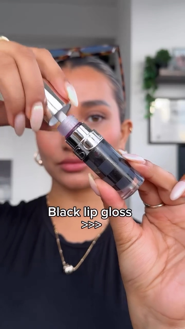 Perf for this weather 

@clarinsusa @clarinsofficial also 🔗 linked to my @shop.ltk in bio 

•
•
•
•
#lipoil #clarins #makeup #beauty #viral #makeupproducts #wakeupandmakeup #makeupvideos #pov #girls #ugccreator #nycinfluencer #ugccreator  #makeuptutorial #makeuplover #makeuplook #explore #explorepage 

•

#LTKFindsUnder100 #LTKVideo #LTKBeauty