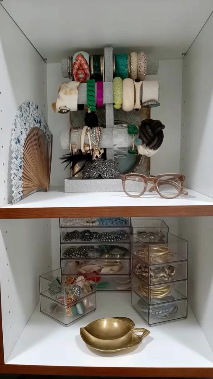 Feeling Fancy….this is jewelry organization at its finest.  
.
.
.
#savannahorganizer #closetgoals #savannahorganizer 
#houseofvon  #savannah #professionalorganizer #declutter #professionalorganizing  #closetgoals #ltkcreator 
#organization #organizedlife

#LTKSeasonal #LTKHome #LTKStyleTip