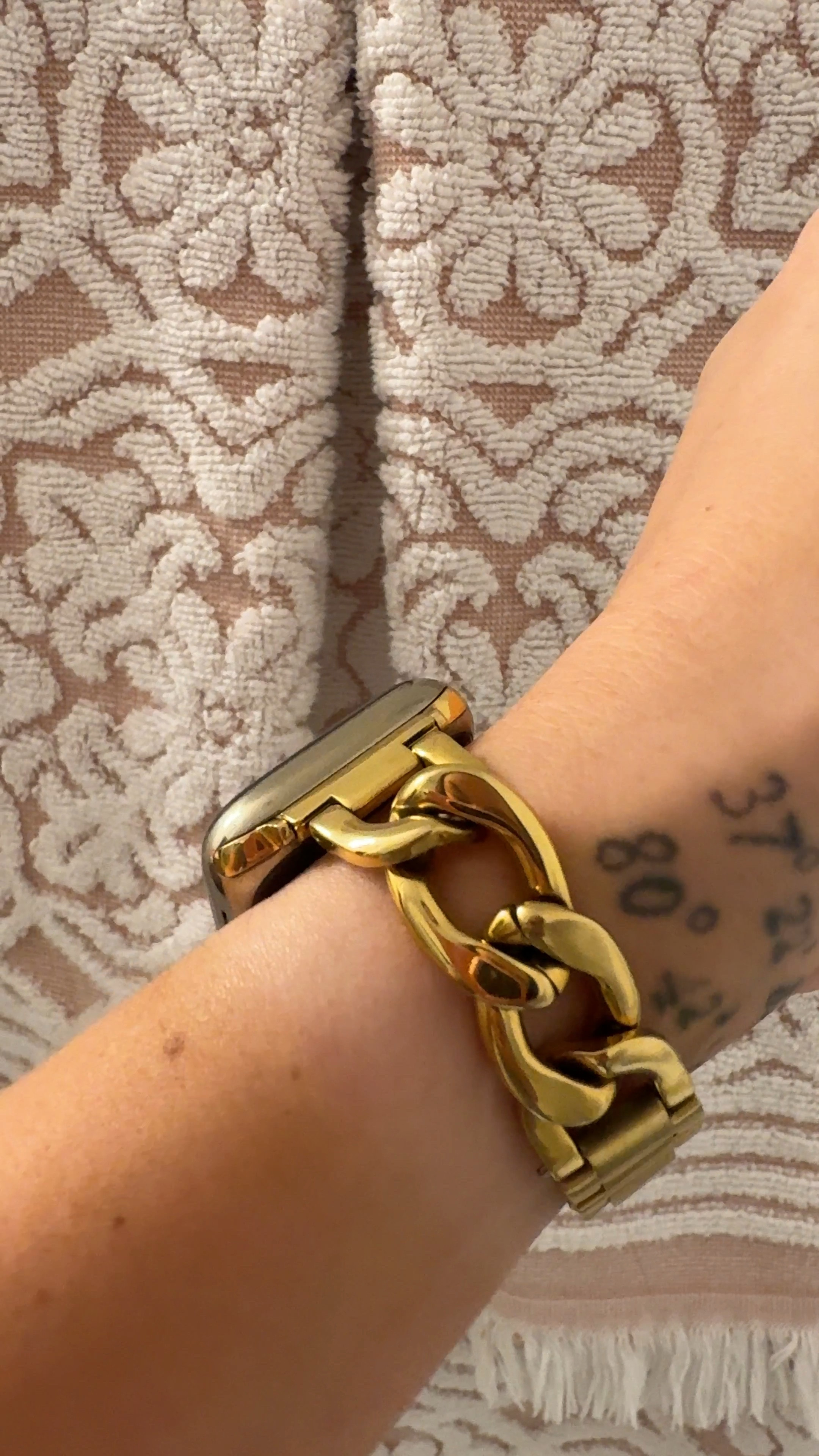SALE ALERT: 50% off, under $34! Add some bling to your Apple Watch this holiday season ✨ The perfect gift for a girlfriend…or yourself!

#LTKfindsunder50 #LTKparties #LTKsalealert
