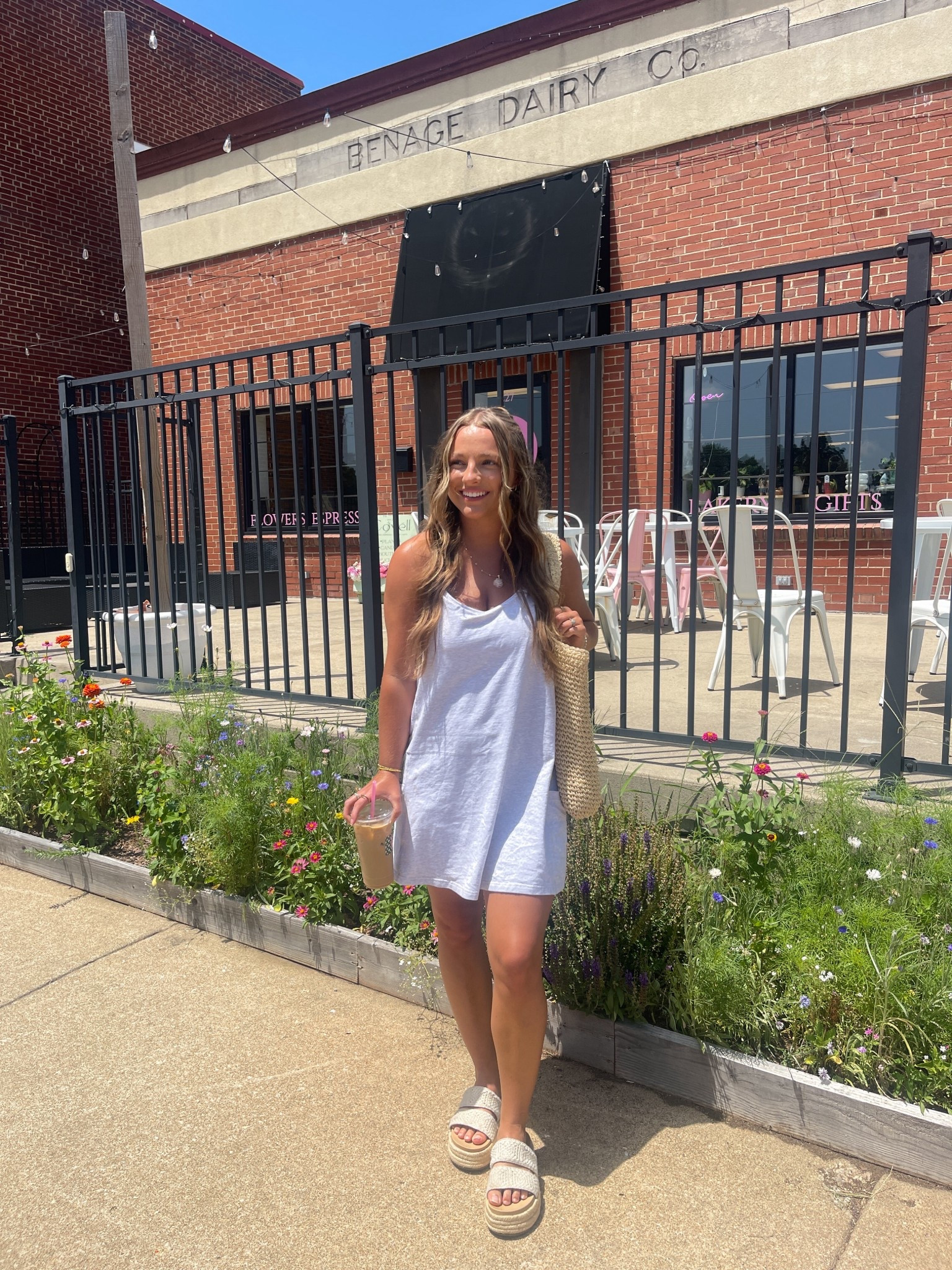 Aerie summer outfit 🤍☕️