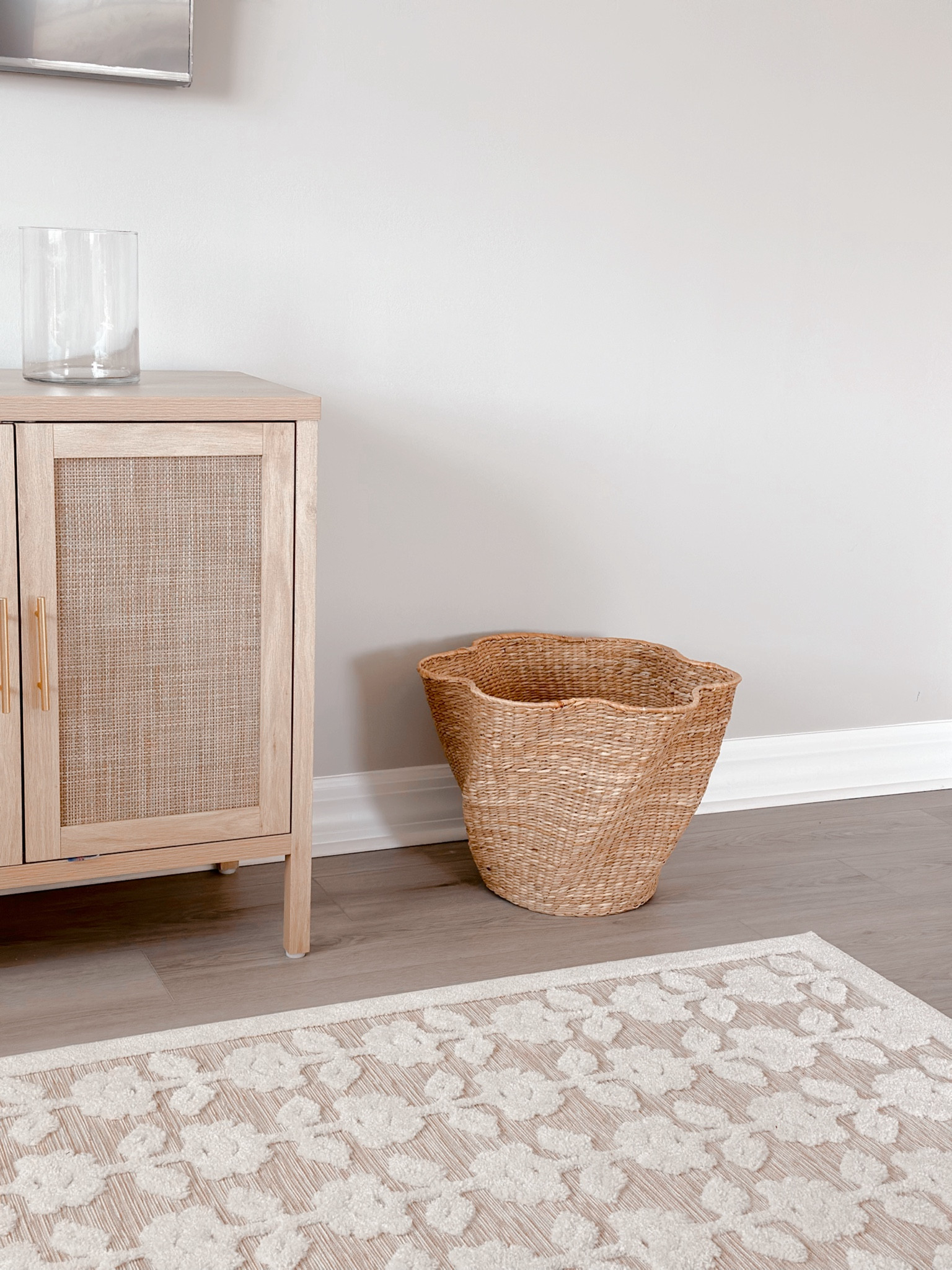 The basket I’m using for blankets in my living room


Scalloped basket, woven, wicker 

#LTKFindsUnder50 #LTKFindsUnder100 #LTKHome