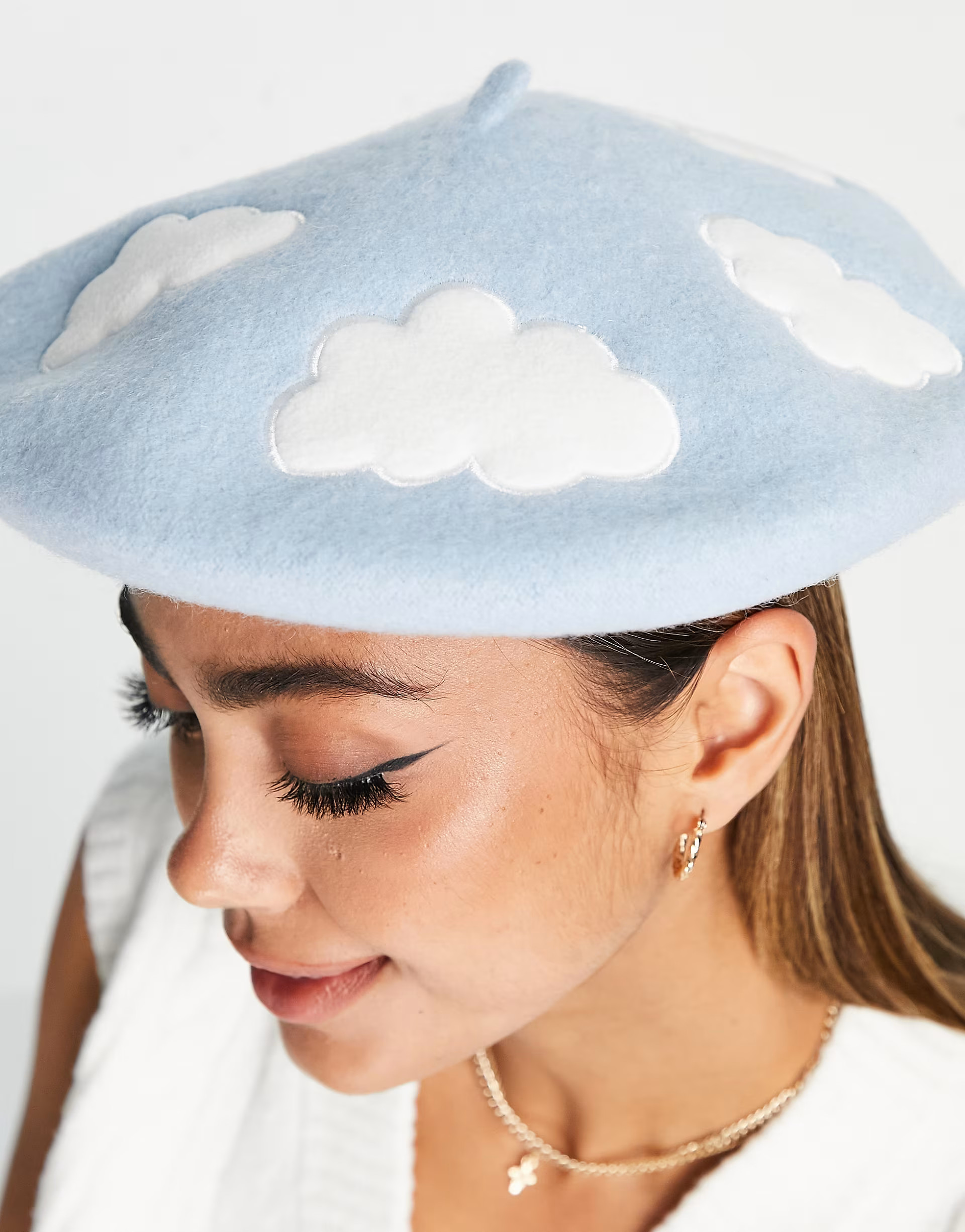 Monki – Baskenmütze in Blau mit Wolkenprint | ASOS (Global)