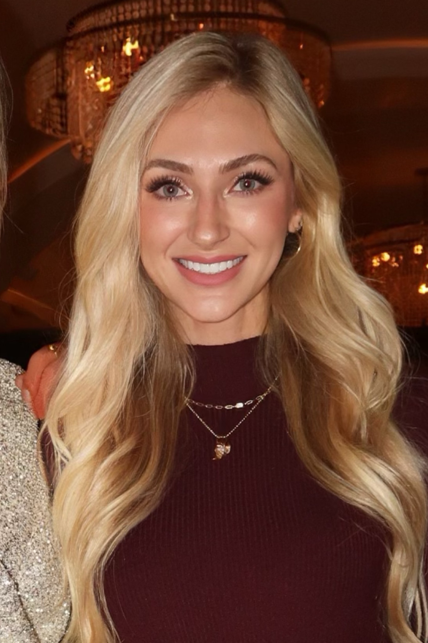 Loving this holiday makeup look. All the products I used tagged below! ✨

#LTKStyleTip #LTKHoliday #LTKFindsUnder50