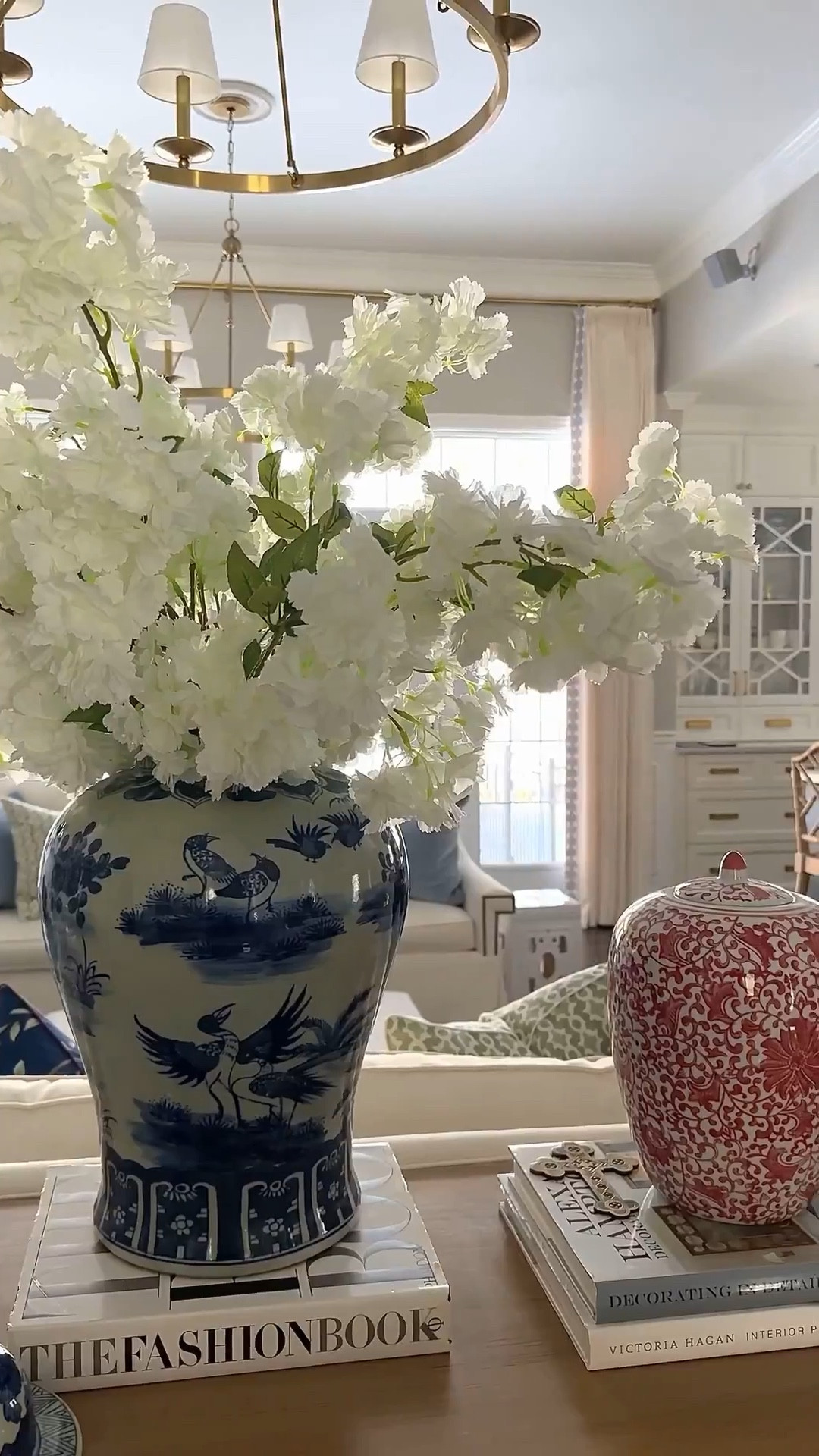 Gorgeous spring blooms! Don’t be afraid to go oversized to create a big statement! I have 9 stems in this arrangement!

#LTKHome #LTKSeasonal