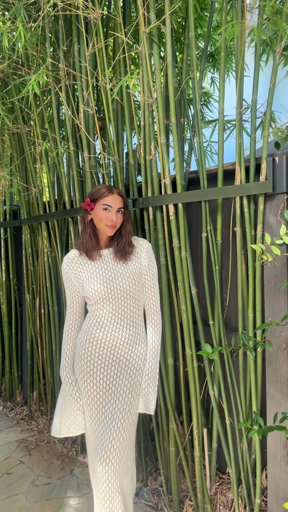 Backless summer dresses are my love language!

Wearing size S 
Dress by Meshki (originally worn high neck, I’ve just tucked under) 

Event Recommendations: 
- Holiday 
- Dinner/lunch 
- Birthday 
- Christmas party 